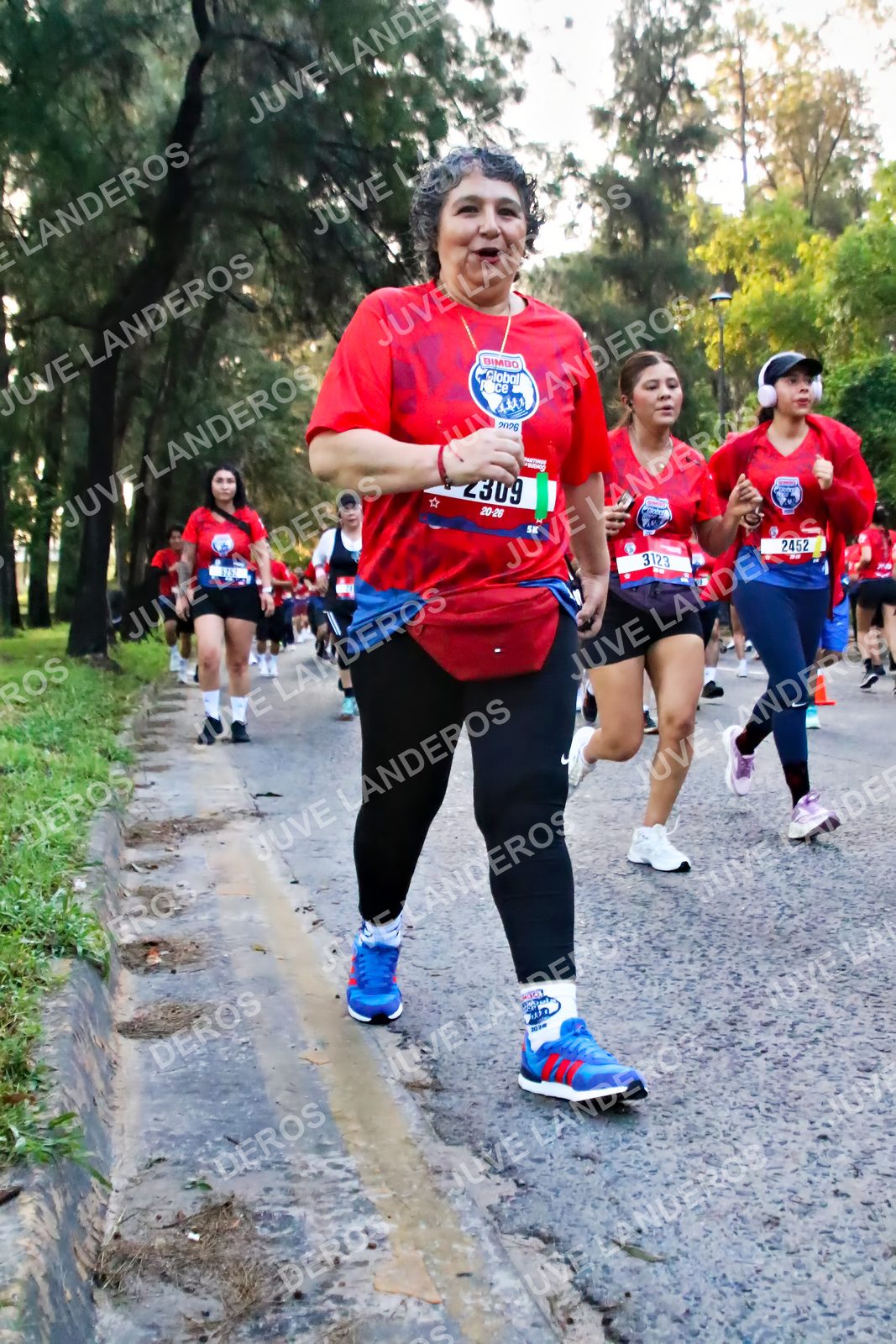 Foto de la CARRERA BIMBO GLOBAL RACE GUADALAJARA en Centro Comercial Andares, Blvd. Puerta de Hierro 4965, Zapopan a las 06:58 · dorsal 2309, 2096