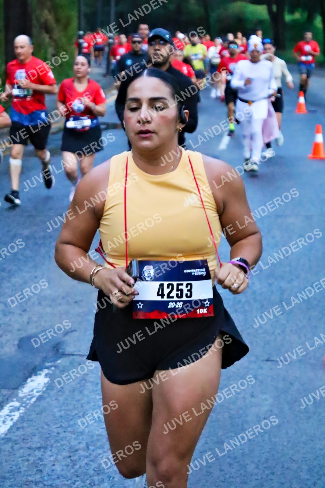 Foto de la CARRERA BIMBO GLOBAL RACE GUADALAJARA en Centro Comercial Andares, Blvd. Puerta de Hierro 4965, Zapopan a las 06:41 · dorsal 4253