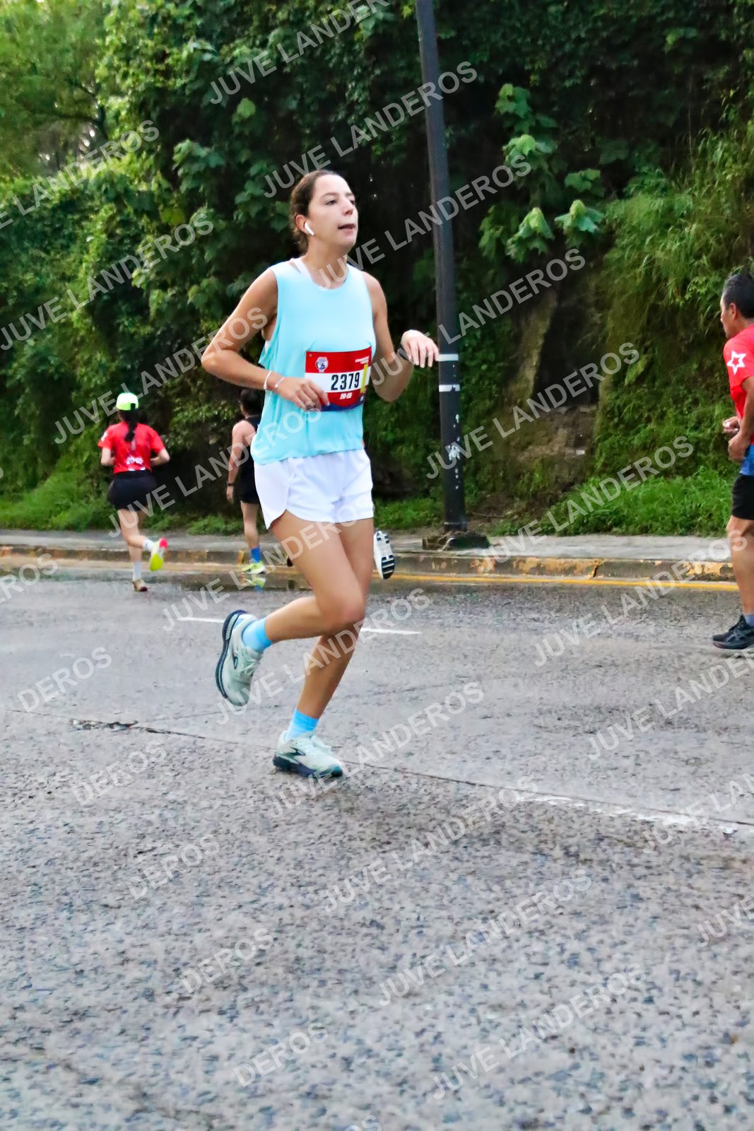 Foto de la CARRERA BIMBO GLOBAL RACE GUADALAJARA en Centro Comercial Andares, Blvd. Puerta de Hierro 4965, Zapopan a las 04:58 · dorsal 2379