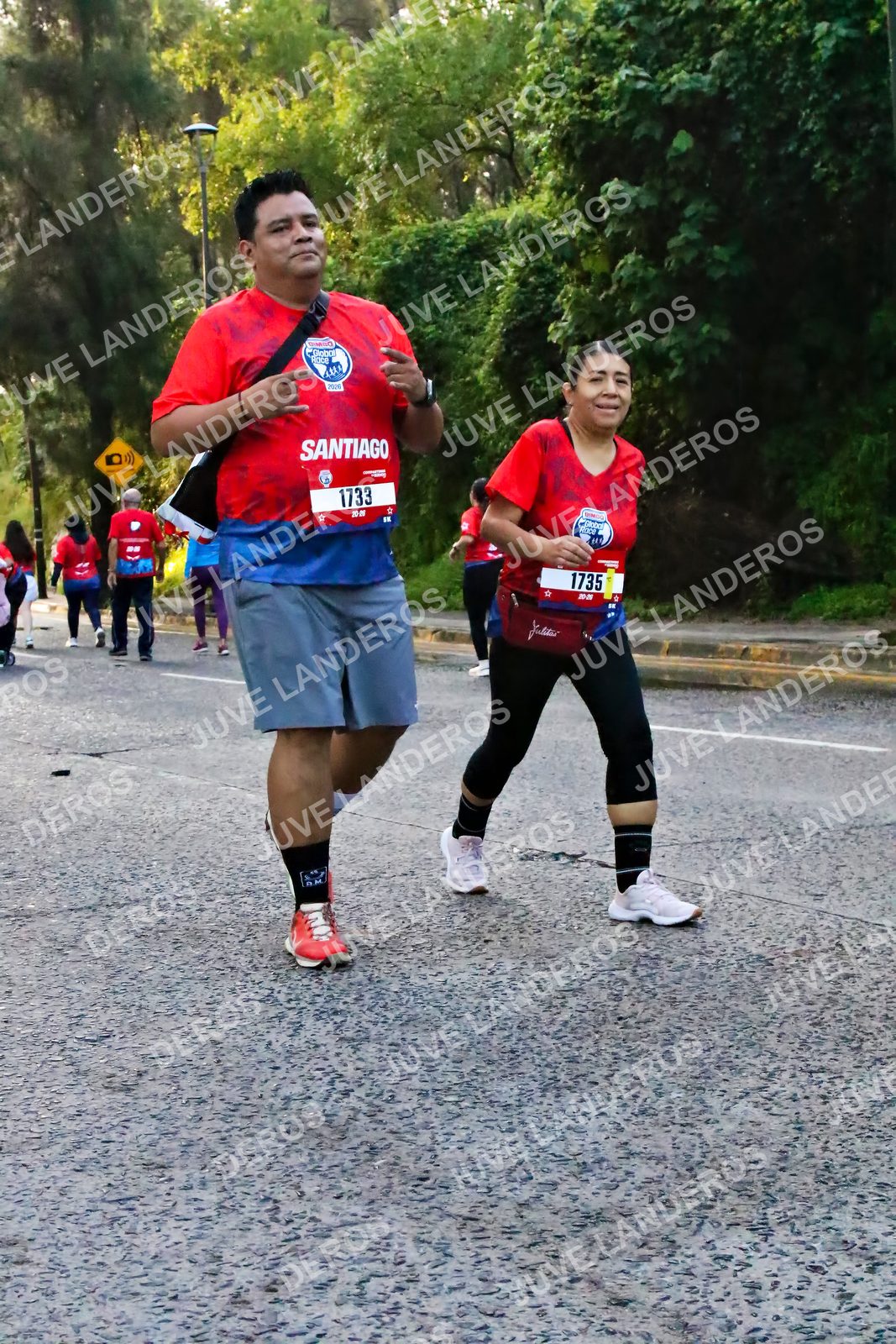 Foto de la CARRERA BIMBO GLOBAL RACE GUADALAJARA en Centro Comercial Andares, Blvd. Puerta de Hierro 4965, Zapopan a las 07:10 · dorsal 1733, 1735