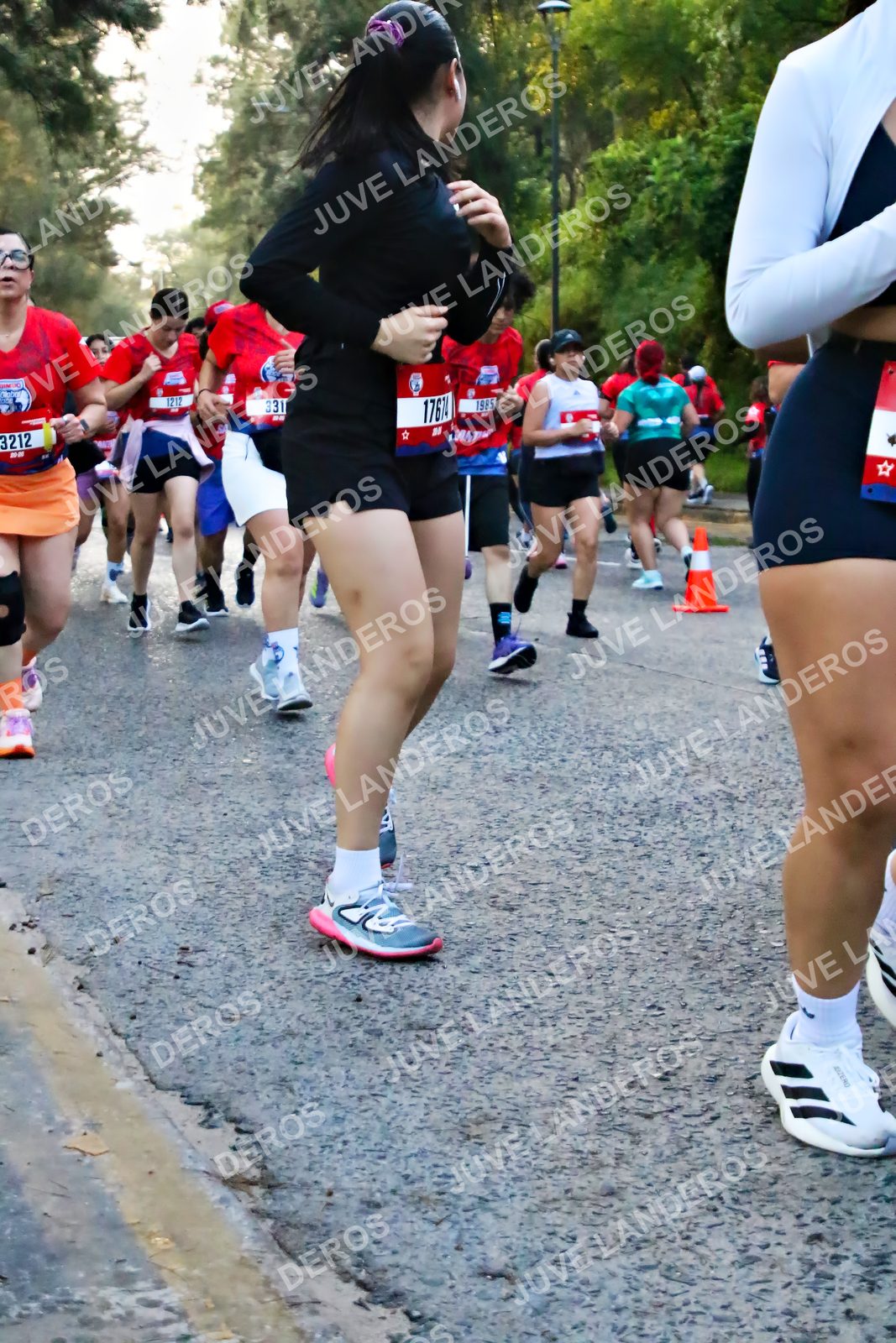 Foto de la CARRERA BIMBO GLOBAL RACE GUADALAJARA en Centro Comercial Andares, Blvd. Puerta de Hierro 4965, Zapopan a las 06:59 · dorsal 17674, 3212, 331, 1985