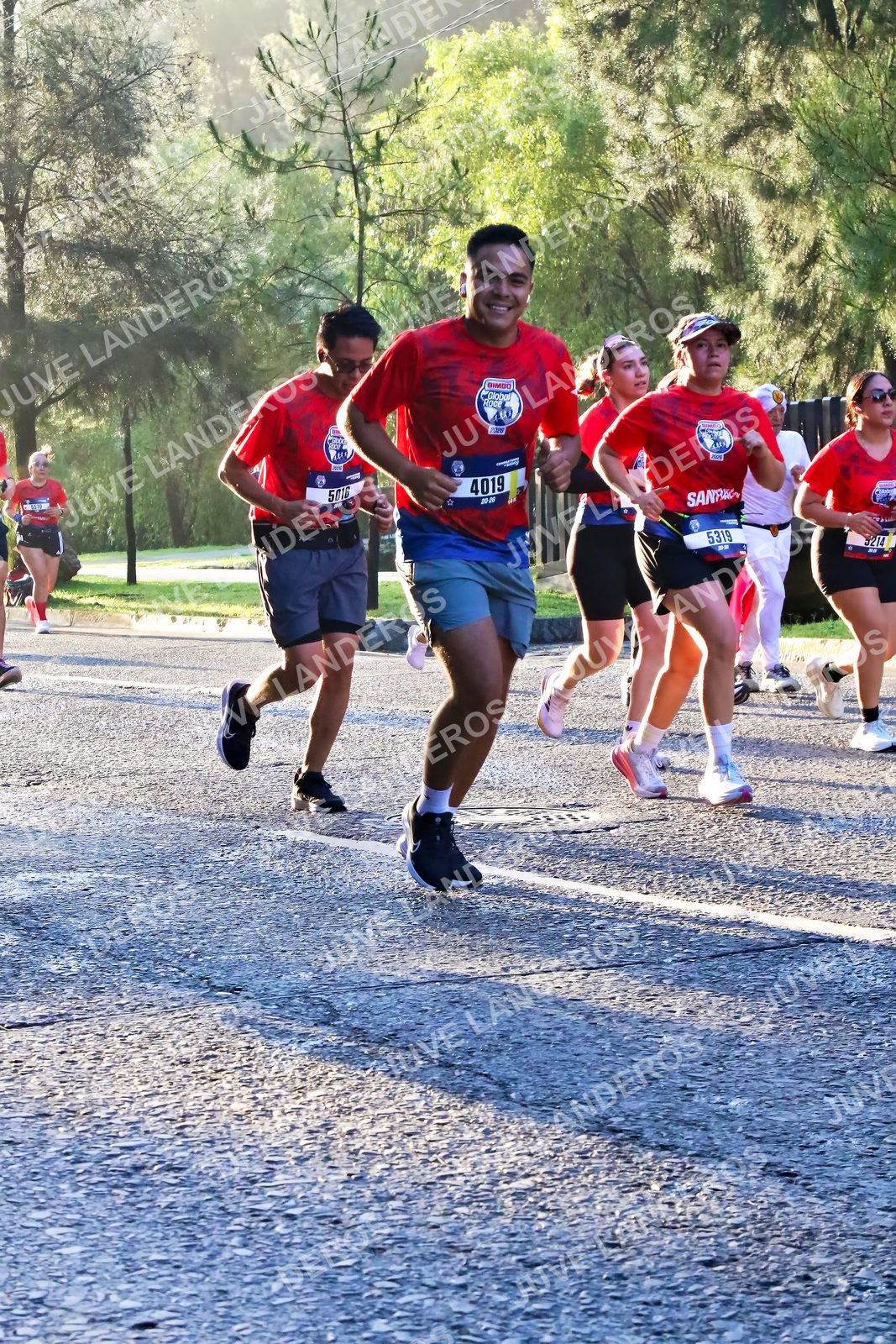 Foto de la CARRERA BIMBO GLOBAL RACE GUADALAJARA en Centro Comercial Andares, Blvd. Puerta de Hierro 4965, Zapopan a las 07:25 · dorsal 4019, 5319, 5016, 5214