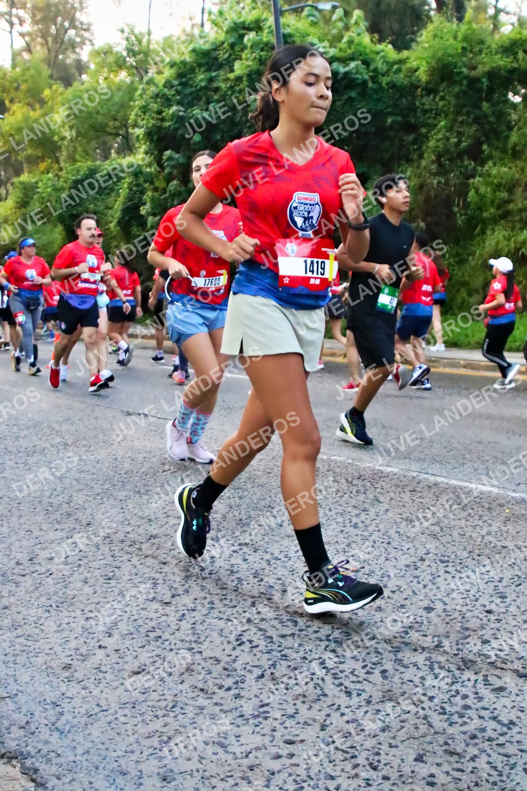 Foto de la CARRERA BIMBO GLOBAL RACE GUADALAJARA en Centro Comercial Andares, Blvd. Puerta de Hierro 4965, Zapopan a las 06:59 · dorsal 1419, 17680