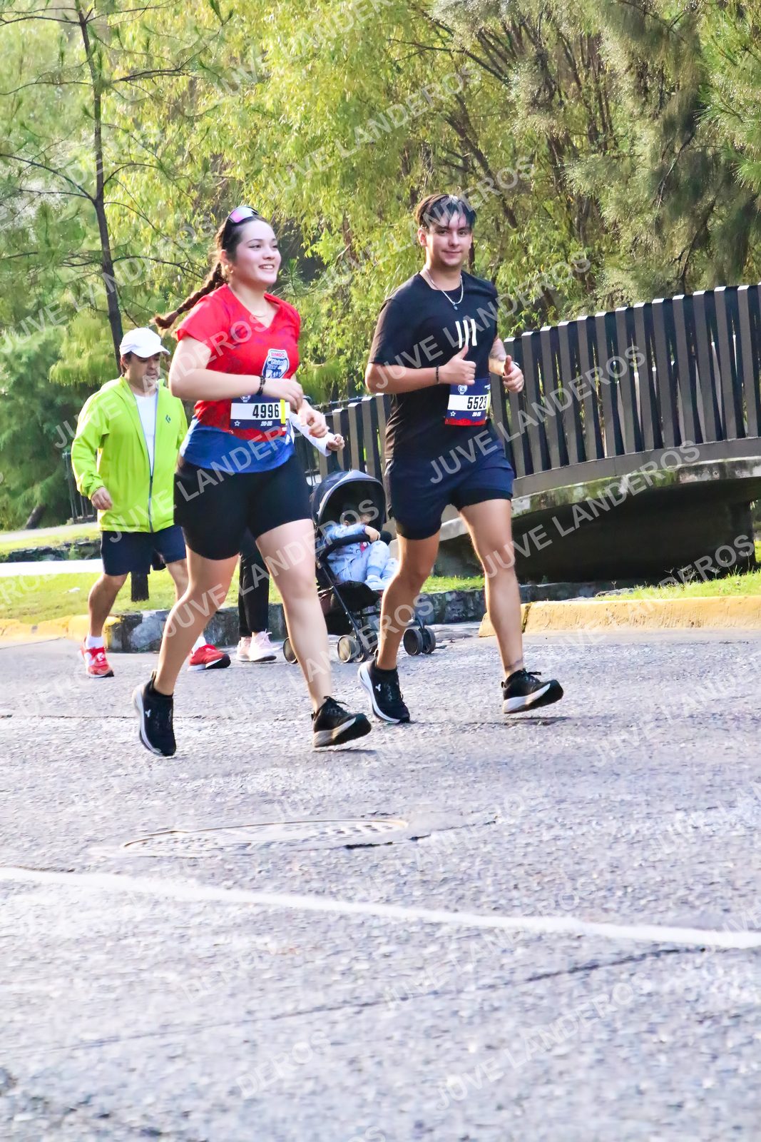 Foto de la CARRERA BIMBO GLOBAL RACE GUADALAJARA en Centro Comercial Andares, Blvd. Puerta de Hierro 4965, Zapopan a las 07:36 · dorsal 4996, 5523