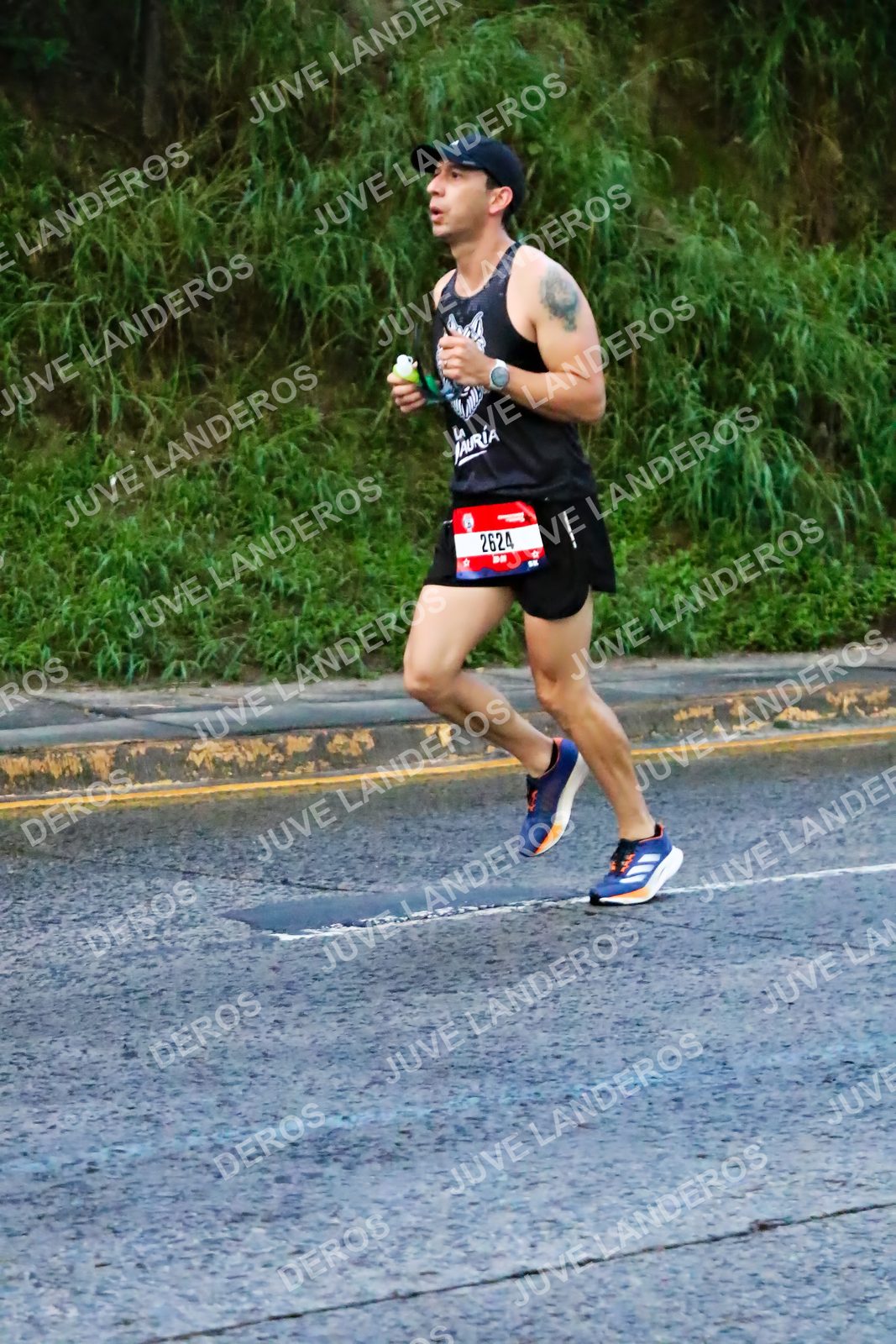 Foto de la CARRERA BIMBO GLOBAL RACE GUADALAJARA en Centro Comercial Andares, Blvd. Puerta de Hierro 4965, Zapopan a las 04:54 · dorsal 2624