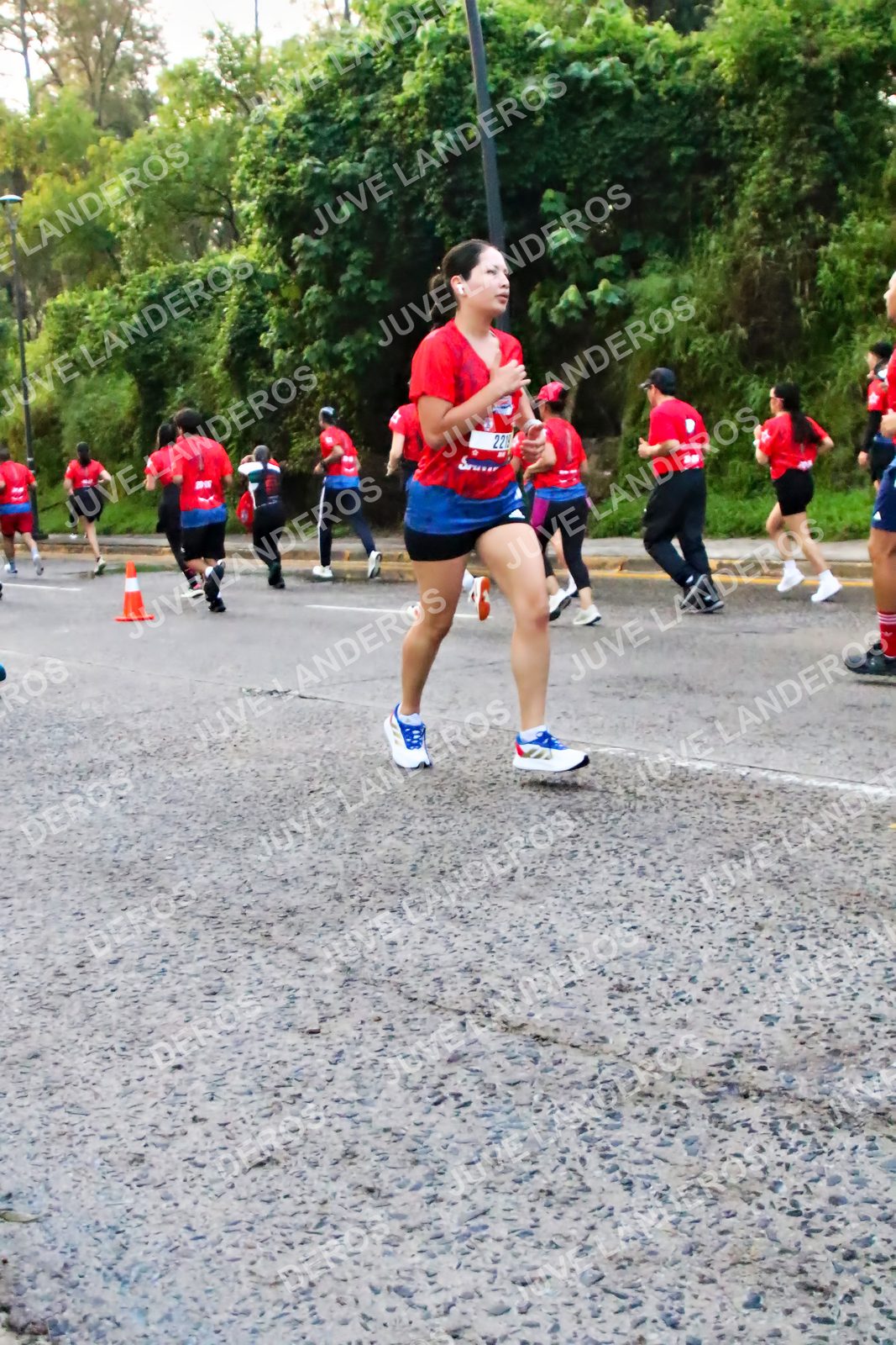 Foto de la CARRERA BIMBO GLOBAL RACE GUADALAJARA en Centro Comercial Andares, Blvd. Puerta de Hierro 4965, Zapopan a las 05:00 · dorsal 22
