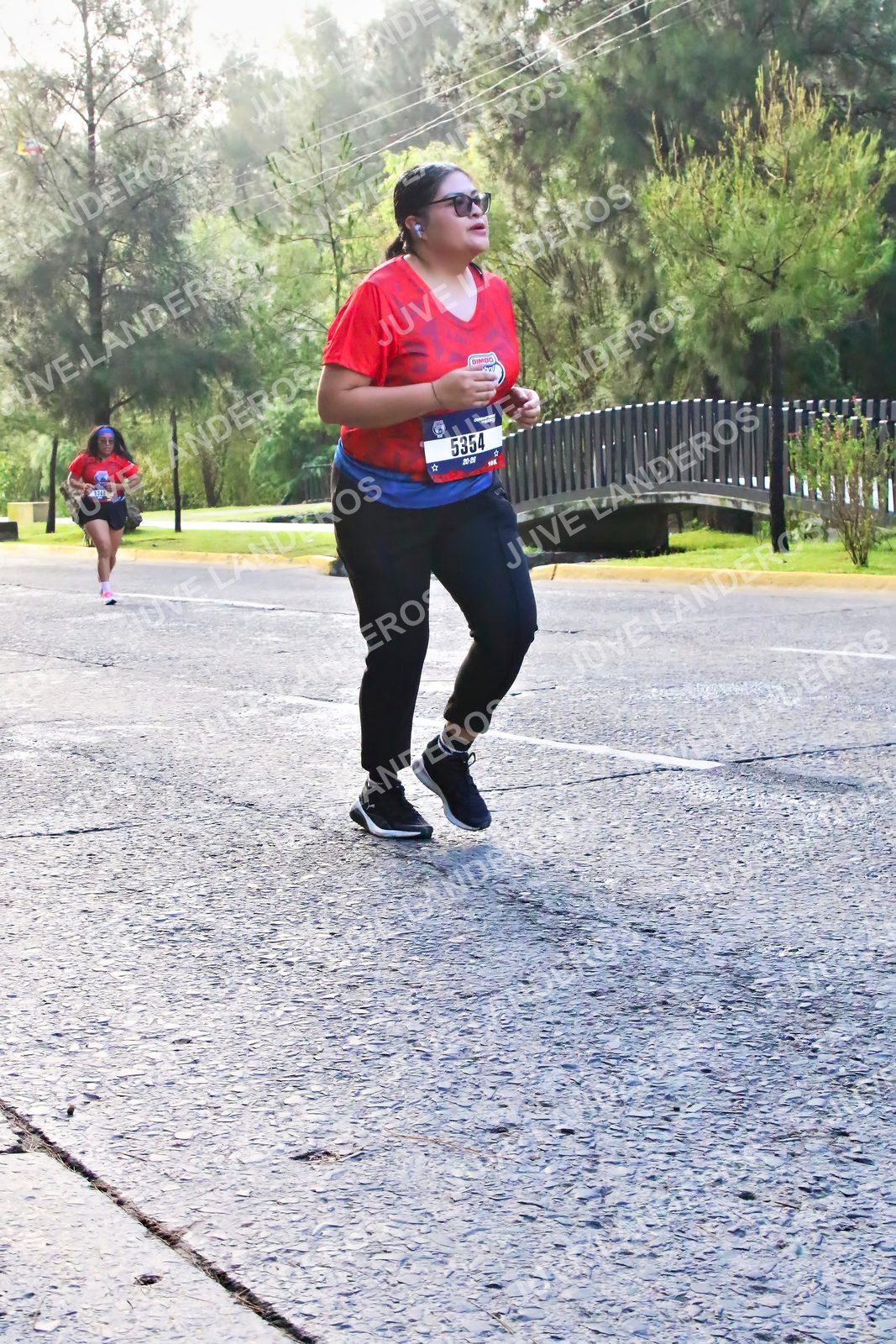 Foto de la CARRERA BIMBO GLOBAL RACE GUADALAJARA en Centro Comercial Andares, Blvd. Puerta de Hierro 4965, Zapopan a las 07:43 · dorsal 5354