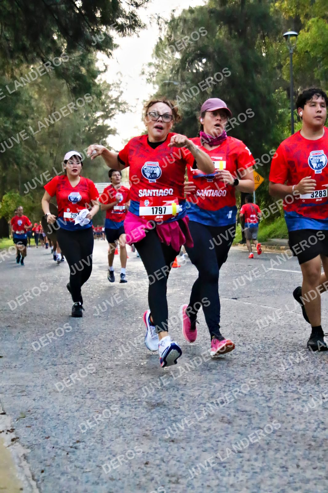 Foto de la CARRERA BIMBO GLOBAL RACE GUADALAJARA en Centro Comercial Andares, Blvd. Puerta de Hierro 4965, Zapopan a las 04:59 · dorsal 1797, 3283, 215