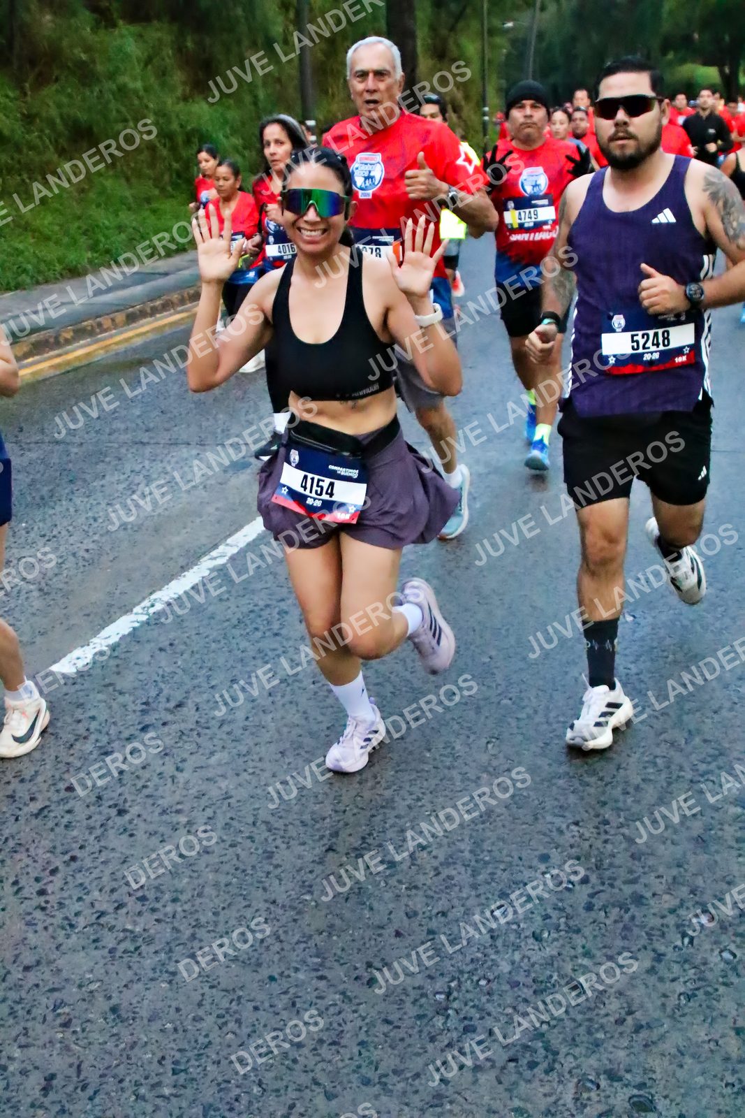 Foto de la CARRERA BIMBO GLOBAL RACE GUADALAJARA en Centro Comercial Andares, Blvd. Puerta de Hierro 4965, Zapopan a las 04:48 · dorsal 5248, 4154, 4749, 4016