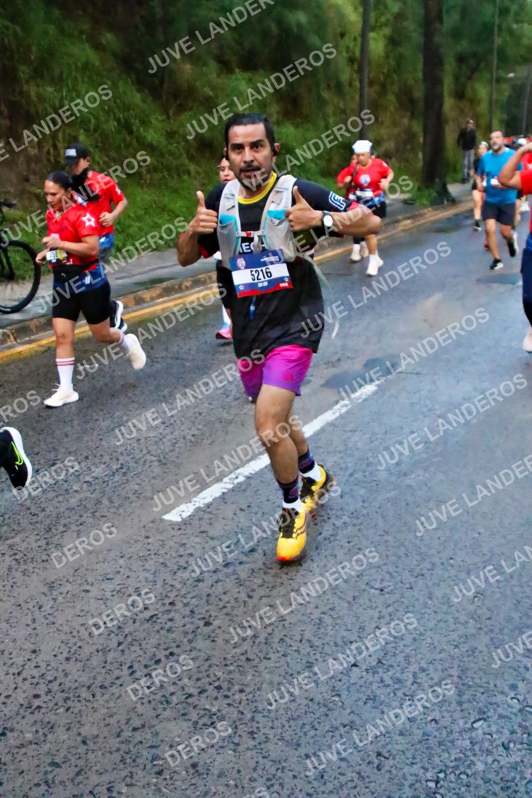 Foto de la CARRERA BIMBO GLOBAL RACE GUADALAJARA en Centro Comercial Andares, Blvd. Puerta de Hierro 4965, Zapopan a las 04:48 · dorsal 5216