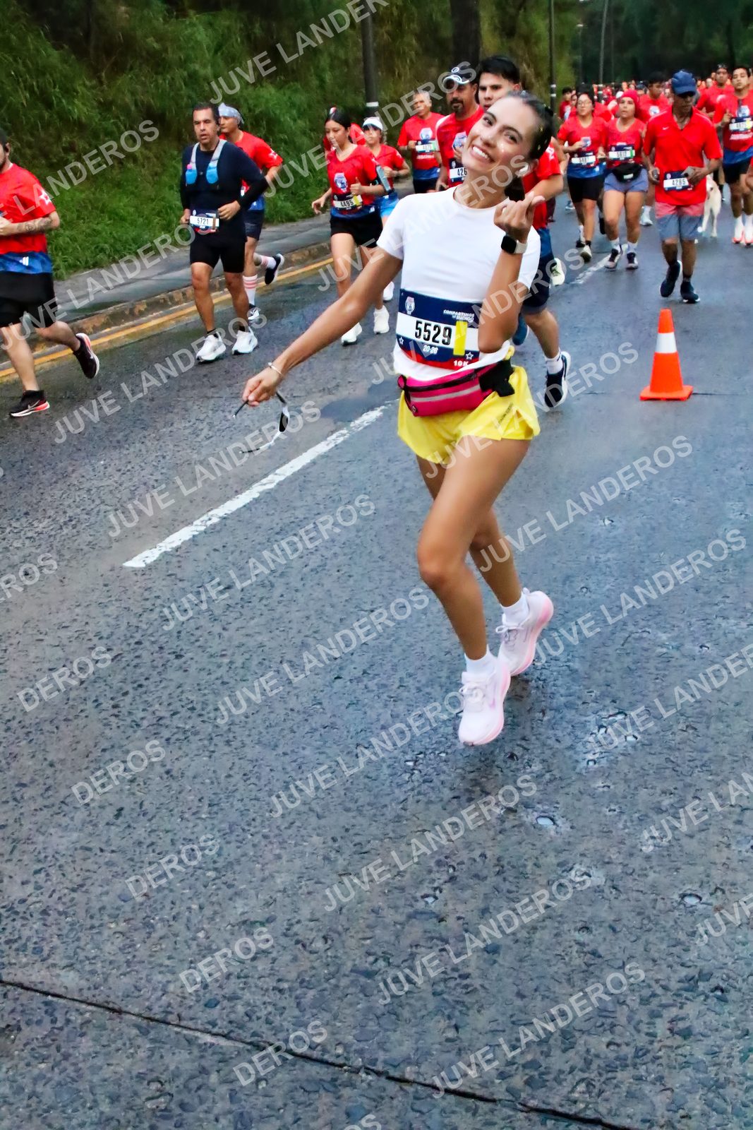 Foto de la CARRERA BIMBO GLOBAL RACE GUADALAJARA en Centro Comercial Andares, Blvd. Puerta de Hierro 4965, Zapopan a las 04:48 · dorsal 5529