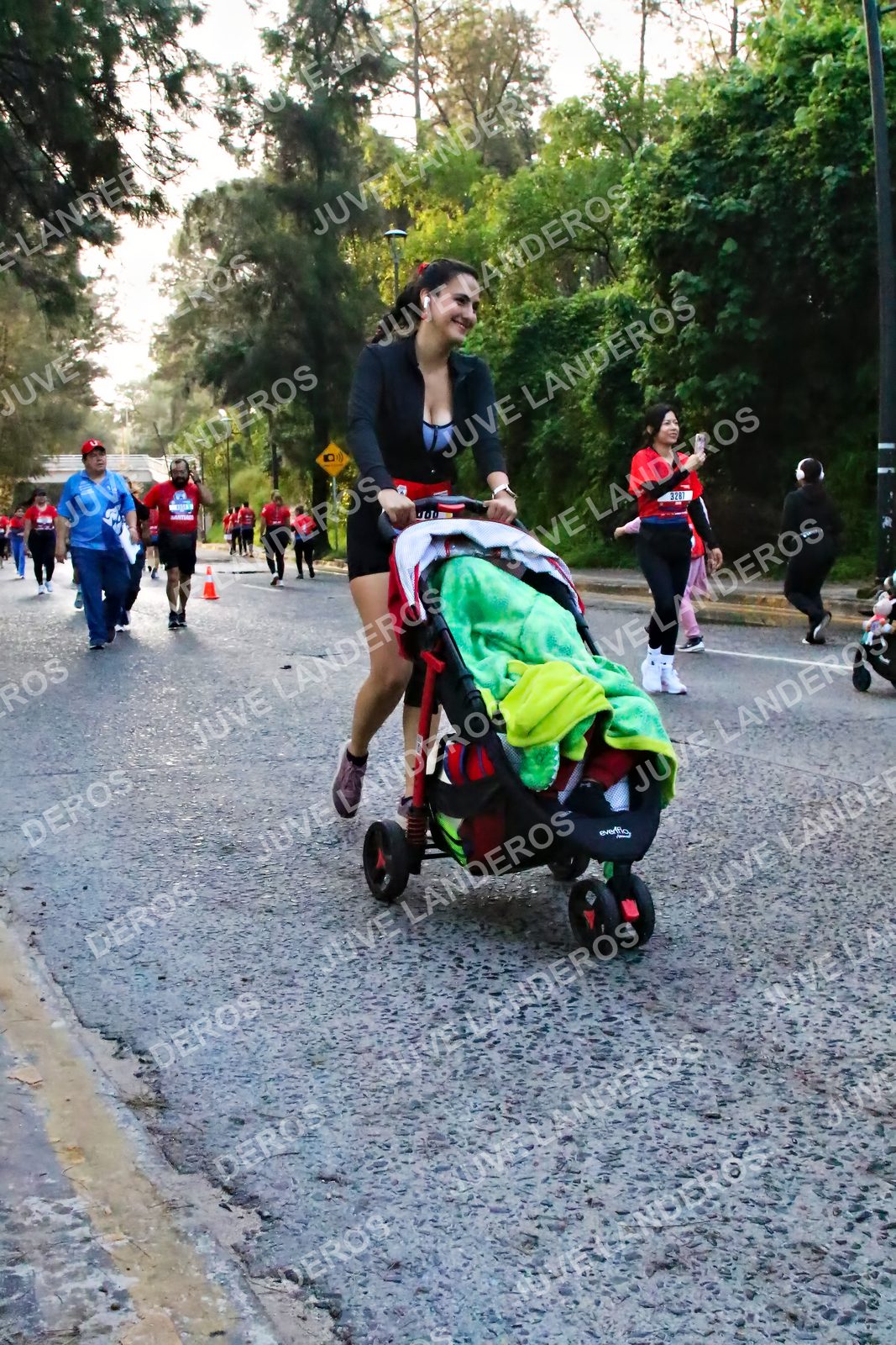 Foto de la CARRERA BIMBO GLOBAL RACE GUADALAJARA en Centro Comercial Andares, Blvd. Puerta de Hierro 4965, Zapopan a las 07:07 · dorsal 328