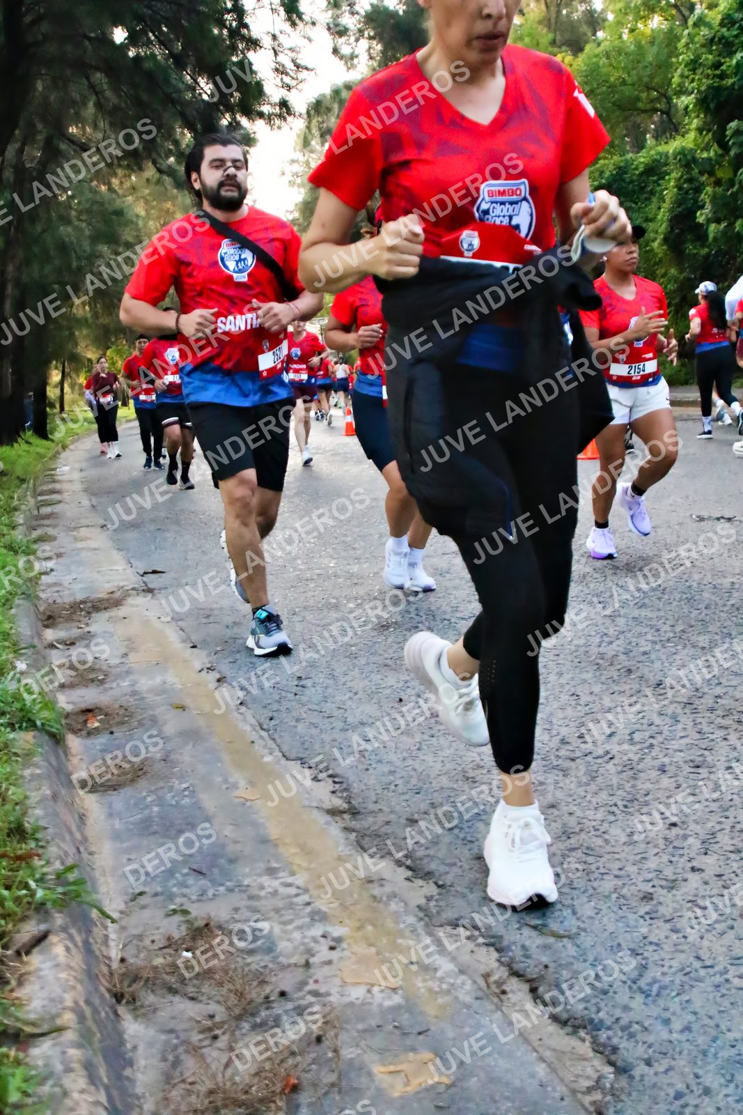 Foto de la CARRERA BIMBO GLOBAL RACE GUADALAJARA en Centro Comercial Andares, Blvd. Puerta de Hierro 4965, Zapopan a las 06:56 · dorsal 2154