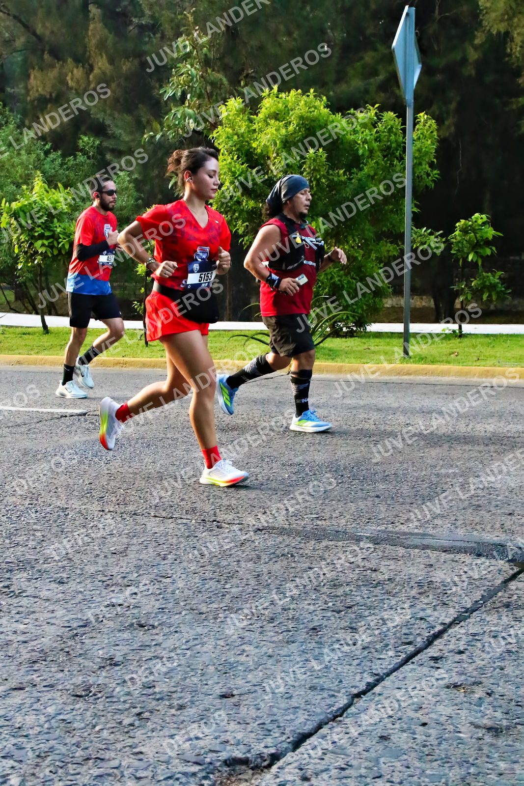Foto de la CARRERA BIMBO GLOBAL RACE GUADALAJARA en Centro Comercial Andares, Blvd. Puerta de Hierro 4965, Zapopan a las 07:34 · dorsal 5153