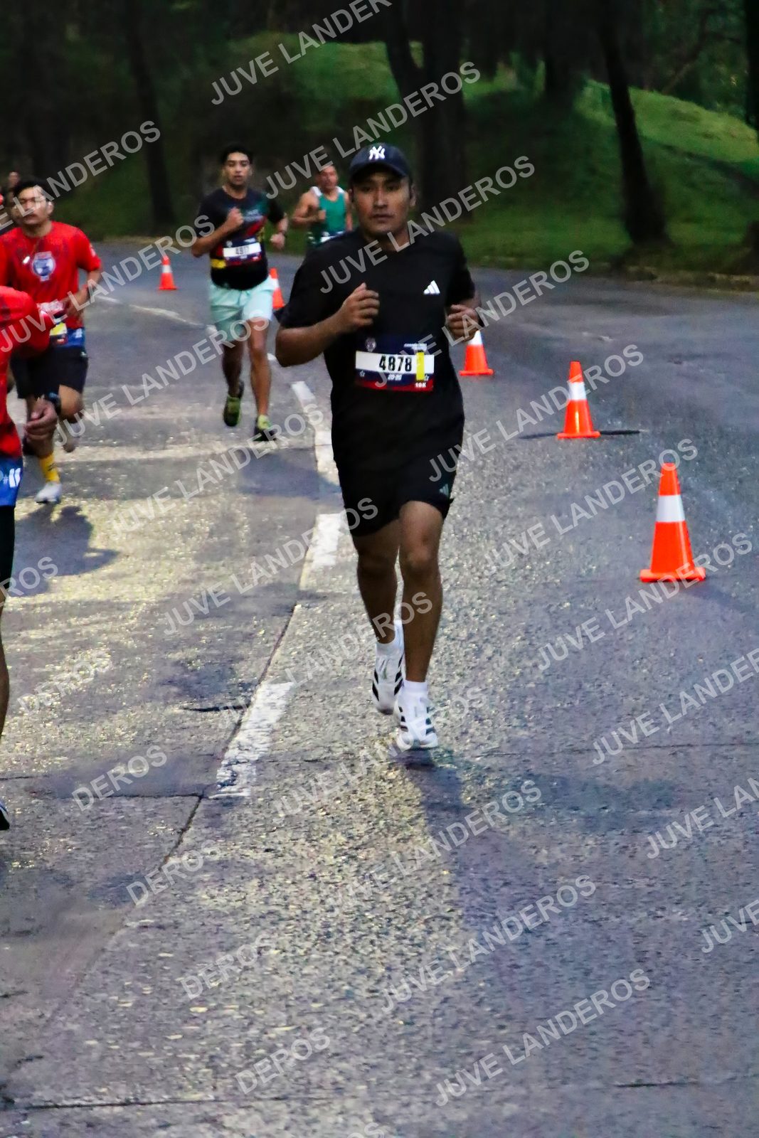 Foto de la CARRERA BIMBO GLOBAL RACE GUADALAJARA en Centro Comercial Andares, Blvd. Puerta de Hierro 4965, Zapopan a las 06:36 · dorsal 4878