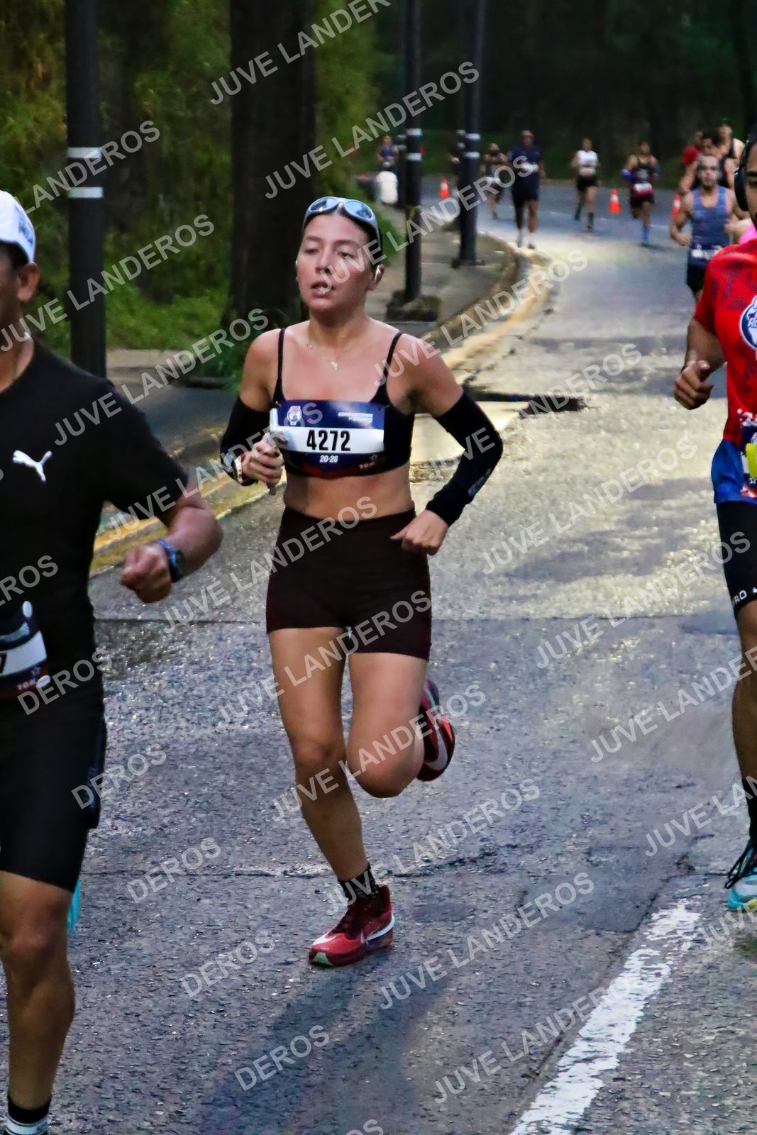 Foto de la CARRERA BIMBO GLOBAL RACE GUADALAJARA en Centro Comercial Andares, Blvd. Puerta de Hierro 4965, Zapopan a las 06:36 · dorsal 4272