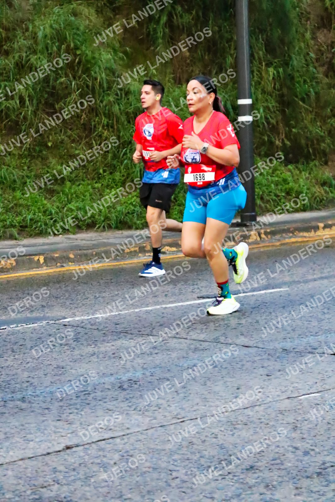 Foto de la CARRERA BIMBO GLOBAL RACE GUADALAJARA en Centro Comercial Andares, Blvd. Puerta de Hierro 4965, Zapopan a las 04:55 · dorsal 1698