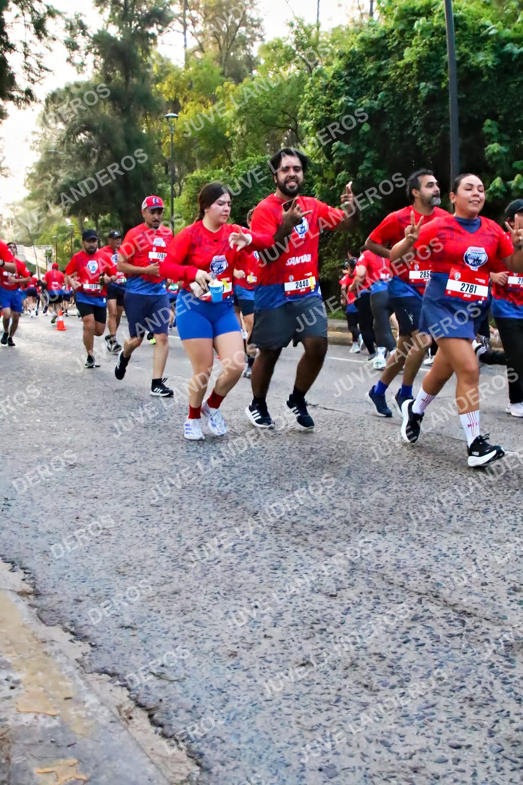 Foto de la CARRERA BIMBO GLOBAL RACE GUADALAJARA en Centro Comercial Andares, Blvd. Puerta de Hierro 4965, Zapopan a las 06:55 · dorsal 2781, 285, 2440, 1784