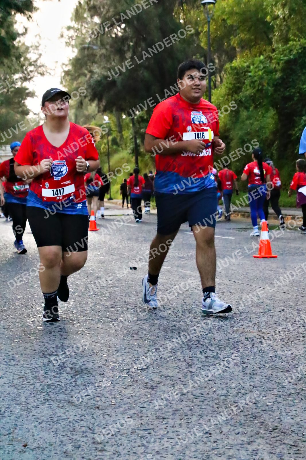 Foto de la CARRERA BIMBO GLOBAL RACE GUADALAJARA en Centro Comercial Andares, Blvd. Puerta de Hierro 4965, Zapopan a las 07:05 · dorsal 1416, 1417