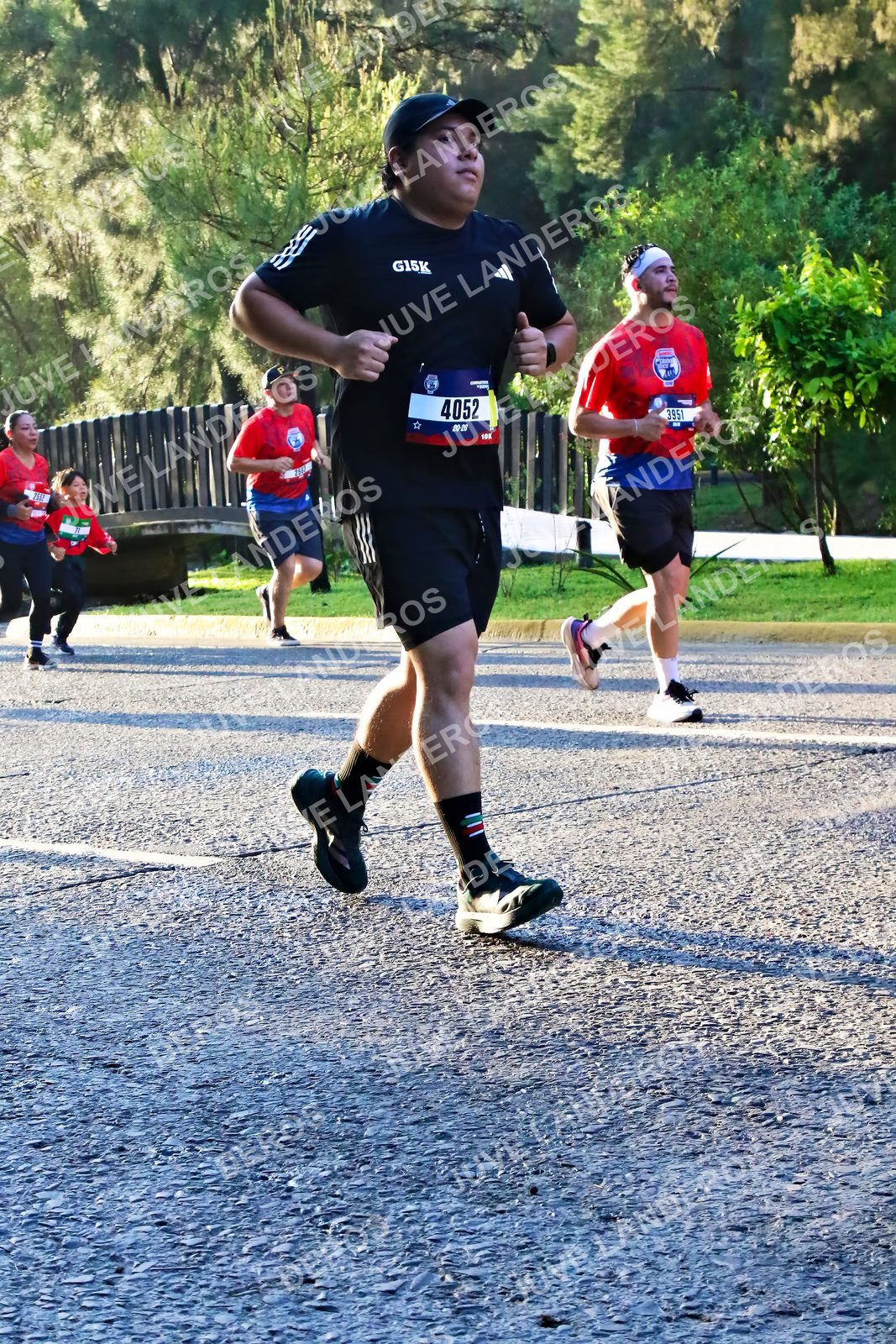 Foto de la CARRERA BIMBO GLOBAL RACE GUADALAJARA en Centro Comercial Andares, Blvd. Puerta de Hierro 4965, Zapopan a las 07:28 · dorsal 4052, 3951