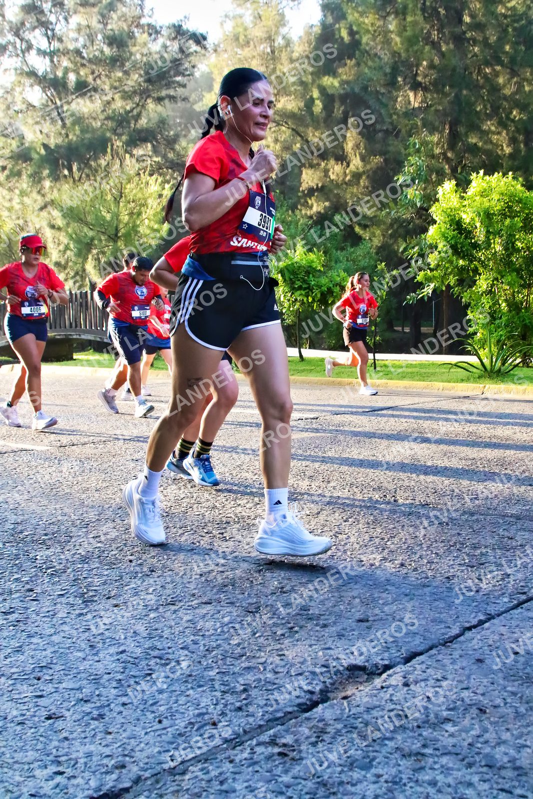 Foto de la CARRERA BIMBO GLOBAL RACE GUADALAJARA en Centro Comercial Andares, Blvd. Puerta de Hierro 4965, Zapopan a las 07:29 · dorsal 4006, 3931, 5100