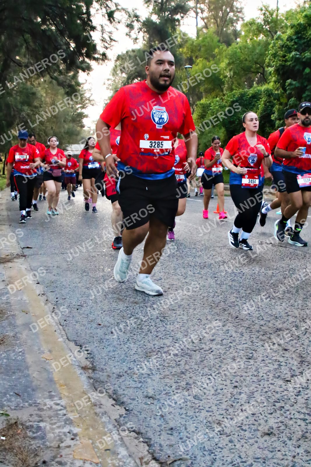 Foto de la CARRERA BIMBO GLOBAL RACE GUADALAJARA en Centro Comercial Andares, Blvd. Puerta de Hierro 4965, Zapopan a las 07:01 · dorsal 3285, 3454, 1534, 2168