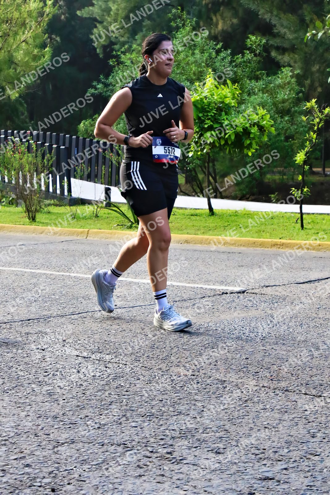 Foto de la CARRERA BIMBO GLOBAL RACE GUADALAJARA en Centro Comercial Andares, Blvd. Puerta de Hierro 4965, Zapopan a las 07:46 · dorsal 5572