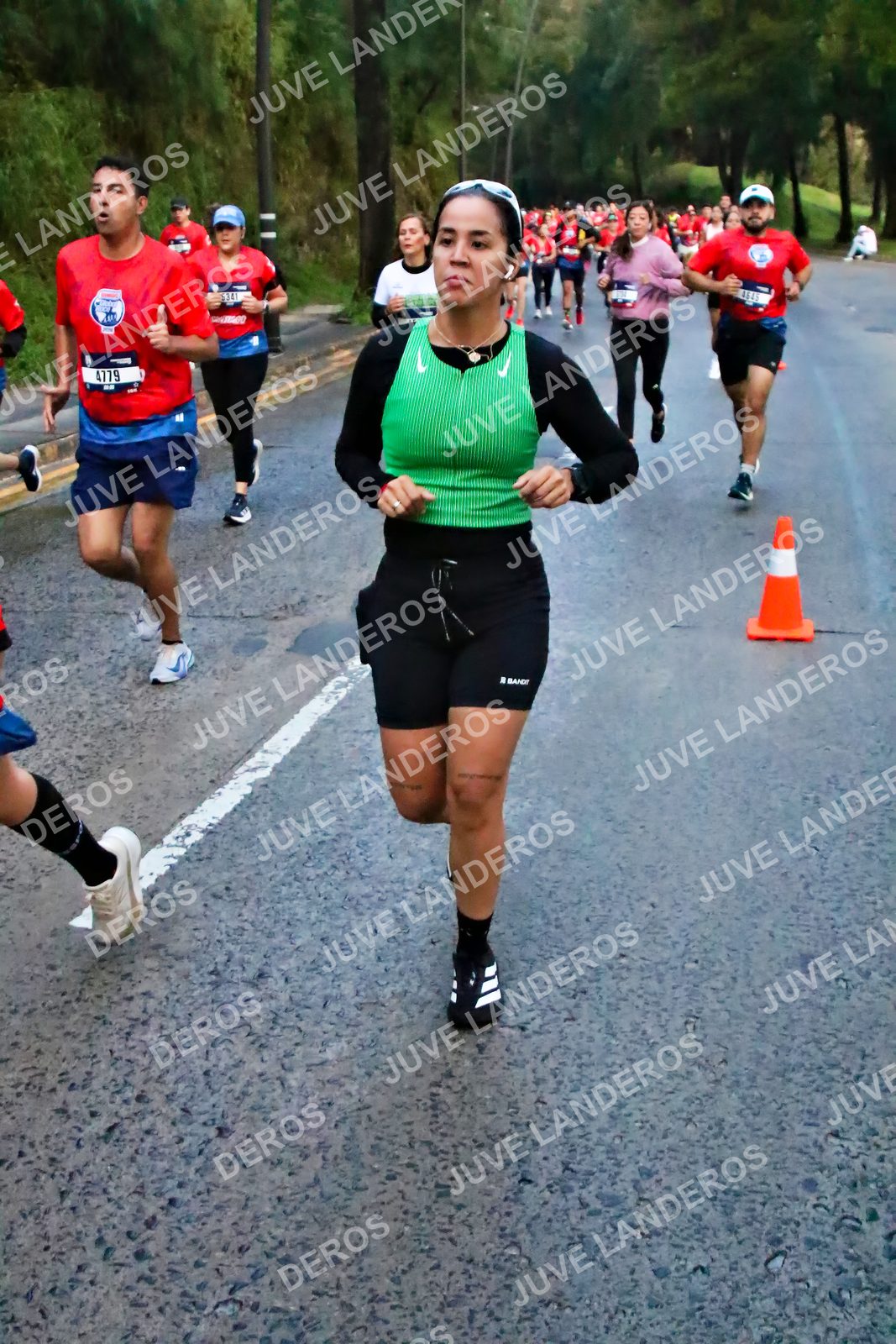 Foto de la CARRERA BIMBO GLOBAL RACE GUADALAJARA en Centro Comercial Andares, Blvd. Puerta de Hierro 4965, Zapopan a las 06:41 · dorsal 4779