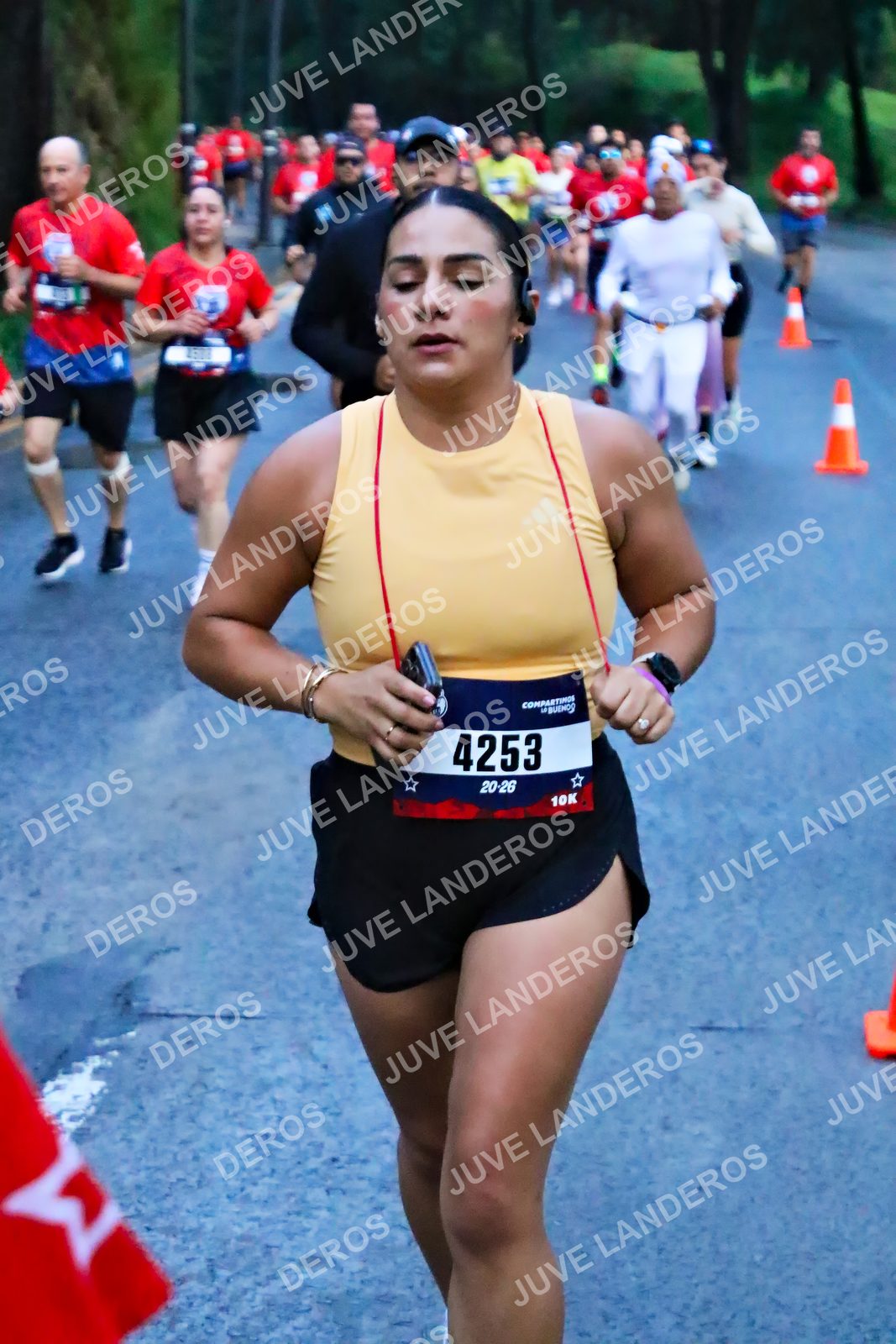 Foto de la CARRERA BIMBO GLOBAL RACE GUADALAJARA en Centro Comercial Andares, Blvd. Puerta de Hierro 4965, Zapopan a las 06:41 · dorsal 4253