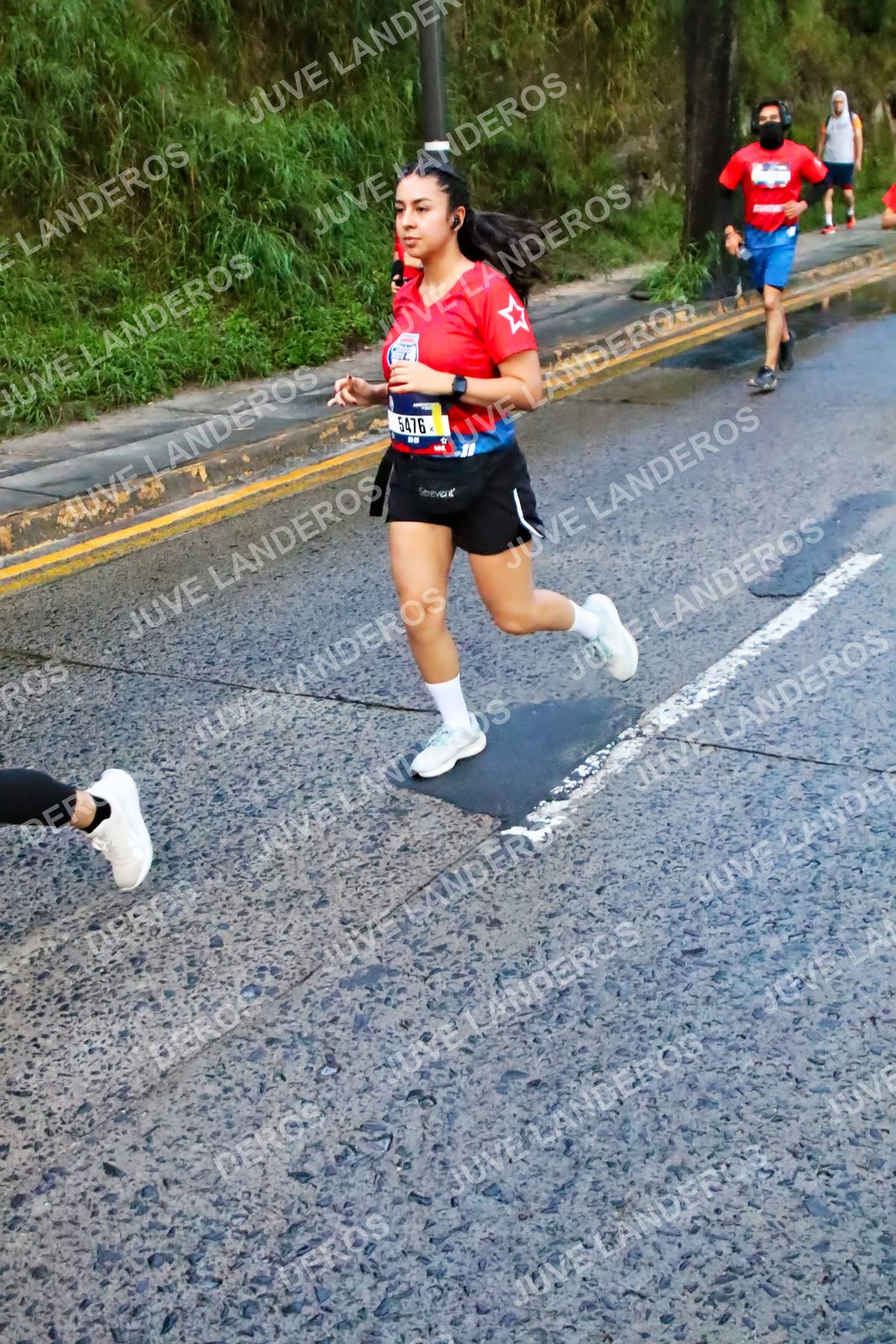 Foto de la CARRERA BIMBO GLOBAL RACE GUADALAJARA en Centro Comercial Andares, Blvd. Puerta de Hierro 4965, Zapopan a las 04:52 · dorsal 5476