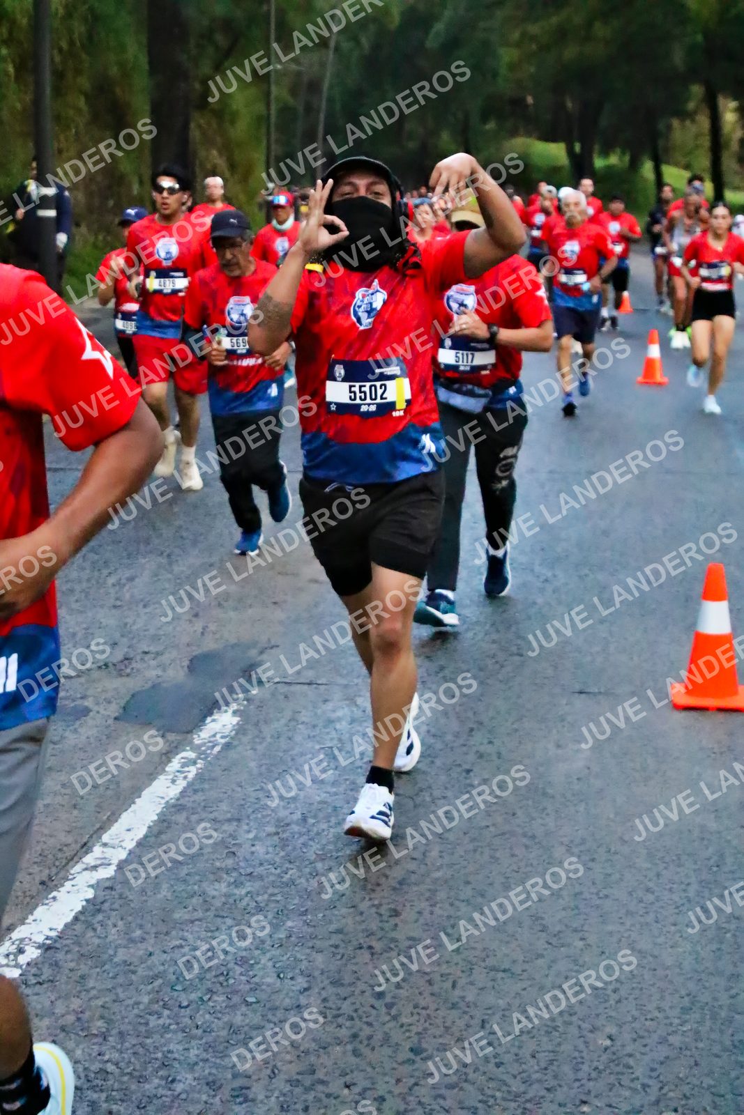 Foto de la CARRERA BIMBO GLOBAL RACE GUADALAJARA en Centro Comercial Andares, Blvd. Puerta de Hierro 4965, Zapopan a las 06:40 · dorsal 5117, 5502, 569