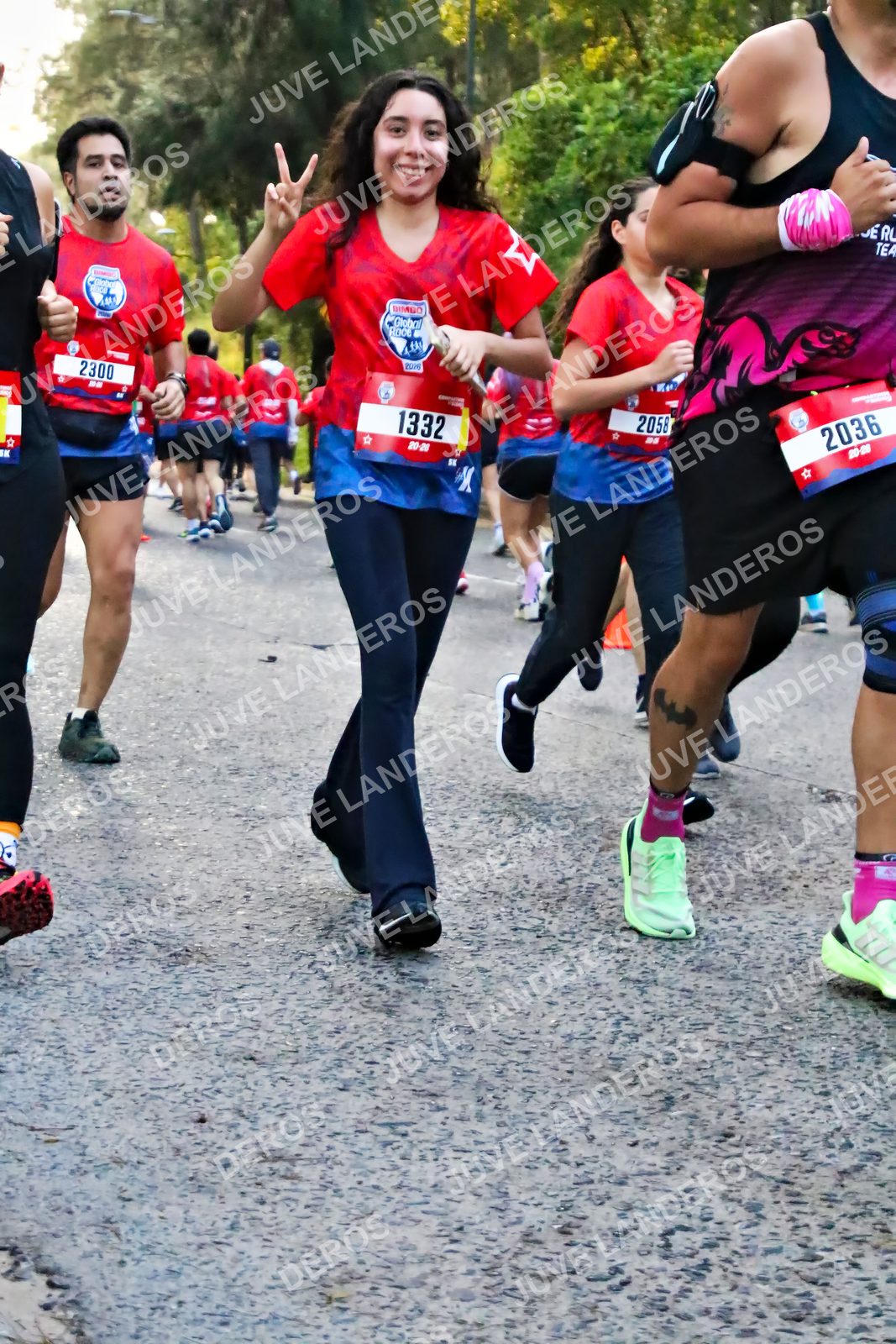 Foto de la CARRERA BIMBO GLOBAL RACE GUADALAJARA en Centro Comercial Andares, Blvd. Puerta de Hierro 4965, Zapopan a las 06:58 · dorsal 1332, 2036, 2058, 2300