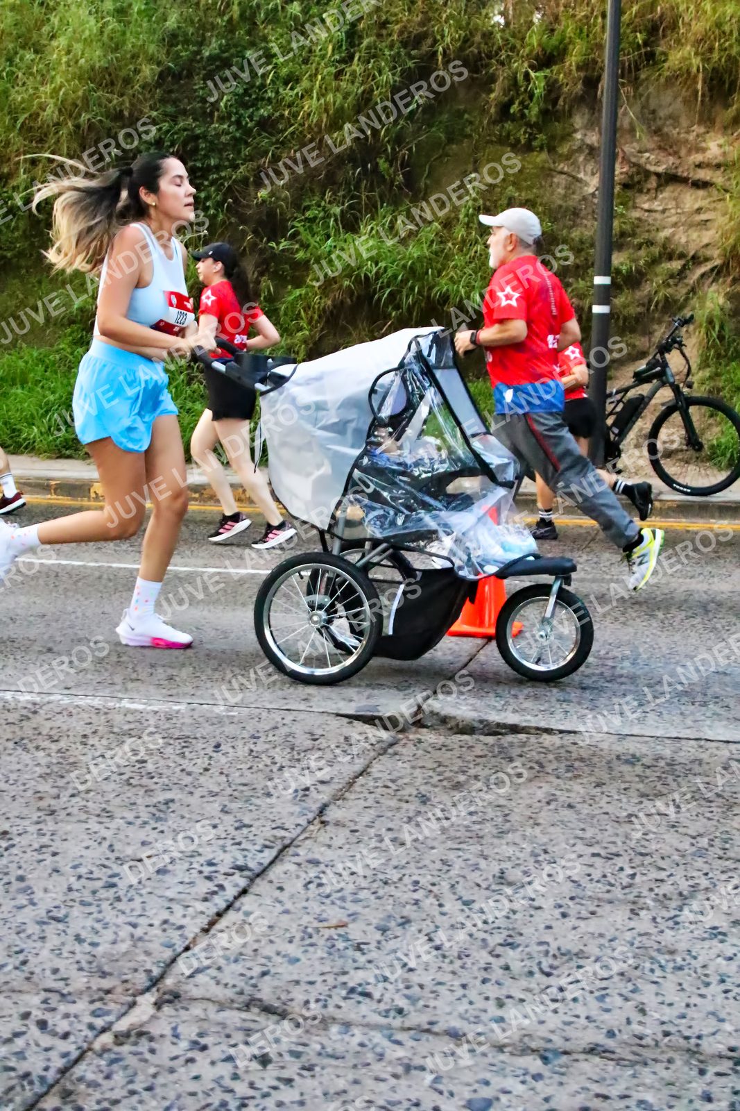 Foto de la CARRERA BIMBO GLOBAL RACE GUADALAJARA en Centro Comercial Andares, Blvd. Puerta de Hierro 4965, Zapopan a las 06:55