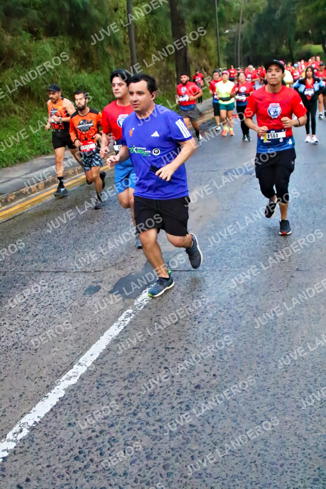 Foto de la CARRERA BIMBO GLOBAL RACE GUADALAJARA en Centro Comercial Andares, Blvd. Puerta de Hierro 4965, Zapopan a las 04:50