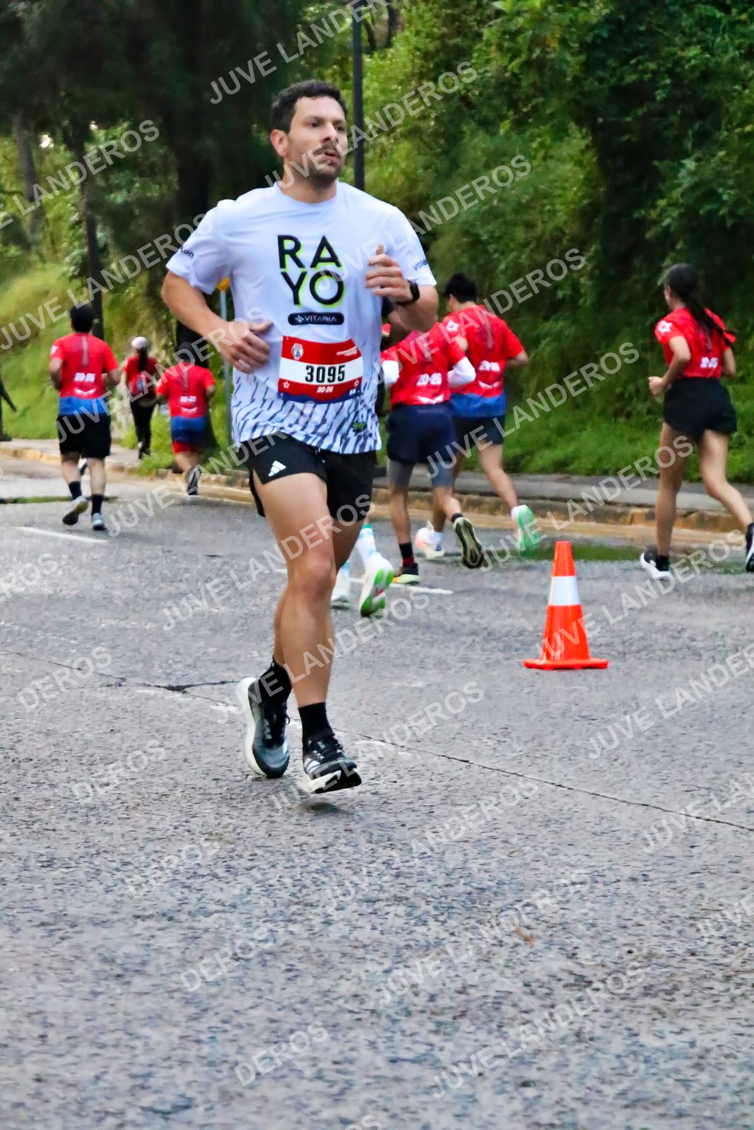 Foto de la CARRERA BIMBO GLOBAL RACE GUADALAJARA en Centro Comercial Andares, Blvd. Puerta de Hierro 4965, Zapopan a las 04:57