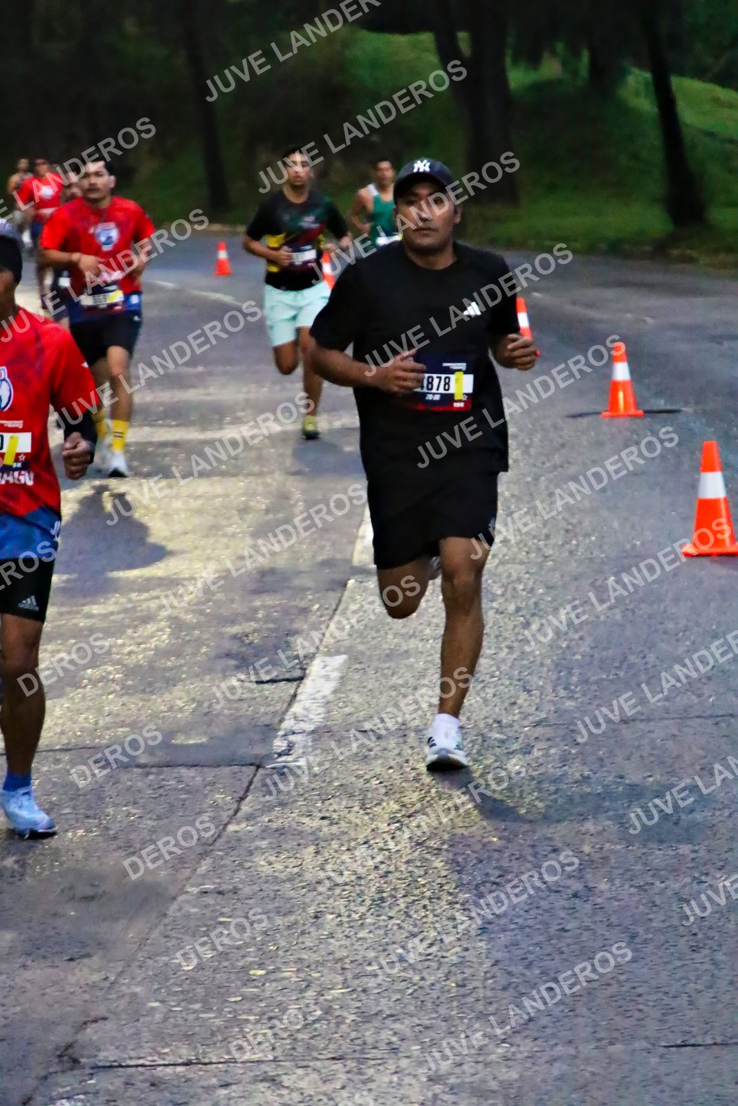 Foto de la CARRERA BIMBO GLOBAL RACE GUADALAJARA en Centro Comercial Andares, Blvd. Puerta de Hierro 4965, Zapopan a las 06:36 · dorsal 878