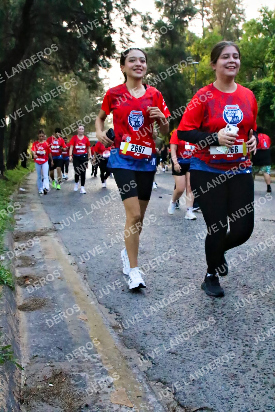 Foto de la CARRERA BIMBO GLOBAL RACE GUADALAJARA en Centro Comercial Andares, Blvd. Puerta de Hierro 4965, Zapopan a las 07:06 · dorsal 2687, 66
