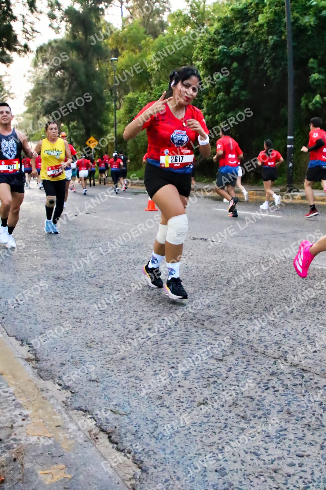 Foto de la CARRERA BIMBO GLOBAL RACE GUADALAJARA en Centro Comercial Andares, Blvd. Puerta de Hierro 4965, Zapopan a las 06:55 · dorsal 2617, 1637, 3328