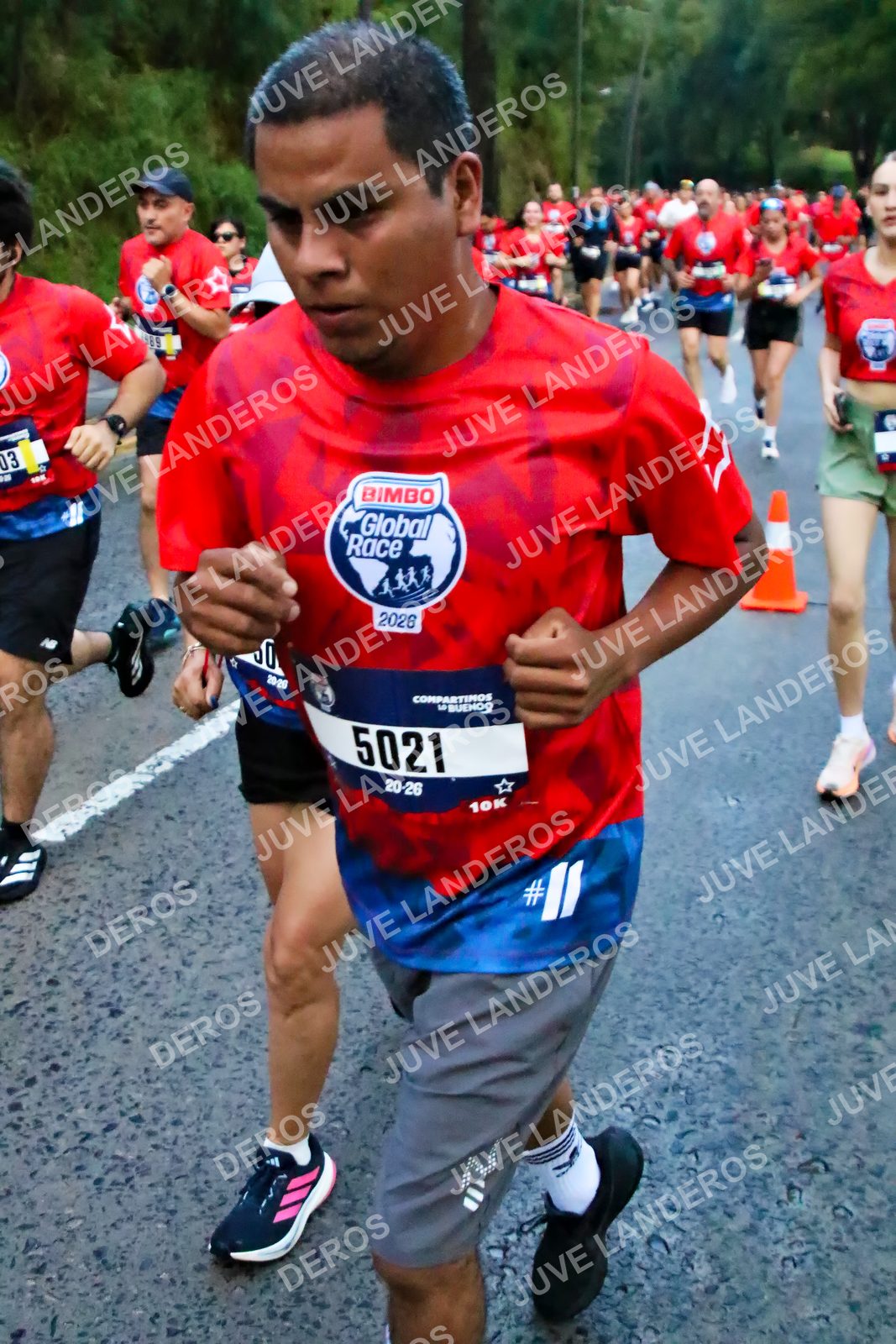 Foto de la CARRERA BIMBO GLOBAL RACE GUADALAJARA en Centro Comercial Andares, Blvd. Puerta de Hierro 4965, Zapopan a las 04:48 · dorsal 5021