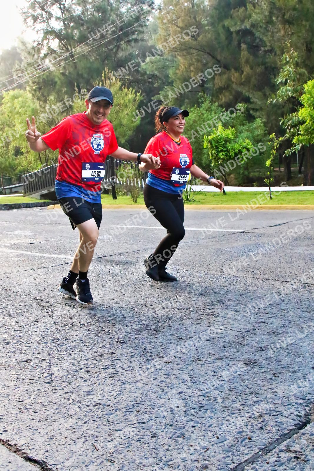 Foto de la CARRERA BIMBO GLOBAL RACE GUADALAJARA en Centro Comercial Andares, Blvd. Puerta de Hierro 4965, Zapopan a las 07:41 · dorsal 4584, 4382
