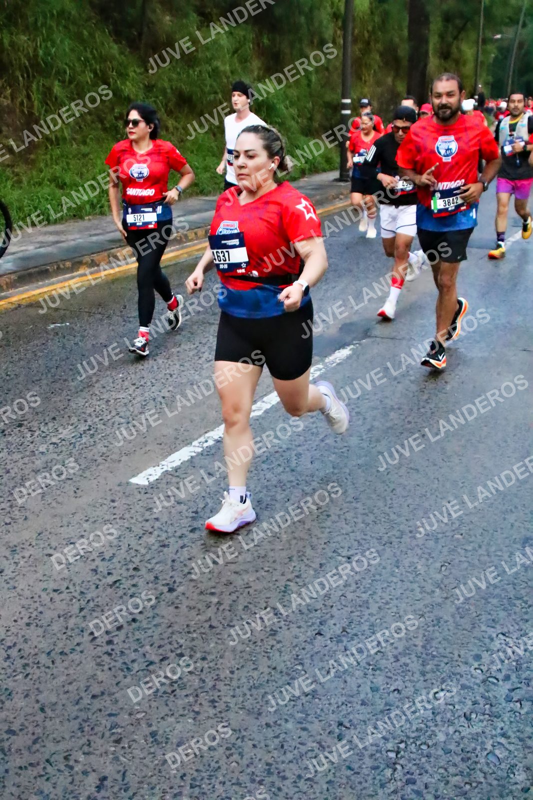 Foto de la CARRERA BIMBO GLOBAL RACE GUADALAJARA en Centro Comercial Andares, Blvd. Puerta de Hierro 4965, Zapopan a las 04:48 · dorsal 4637, 3842, 5121