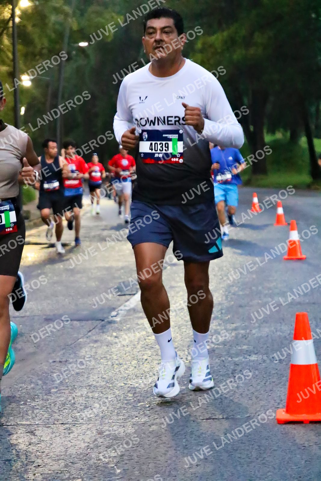 Foto de la CARRERA BIMBO GLOBAL RACE GUADALAJARA en Centro Comercial Andares, Blvd. Puerta de Hierro 4965, Zapopan a las 06:38 · dorsal 4039