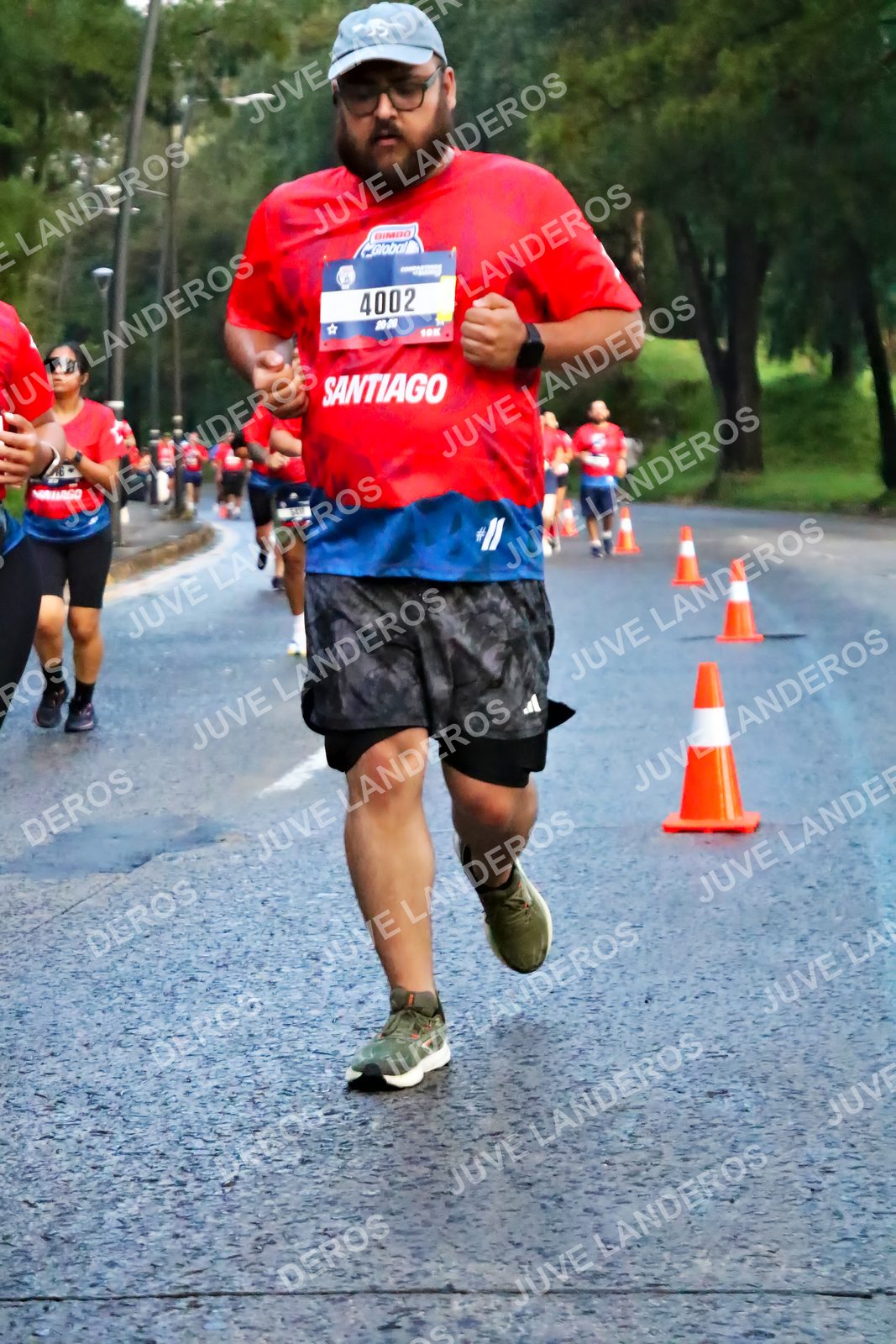 Foto de la CARRERA BIMBO GLOBAL RACE GUADALAJARA en Centro Comercial Andares, Blvd. Puerta de Hierro 4965, Zapopan a las 04:51 · dorsal 4002