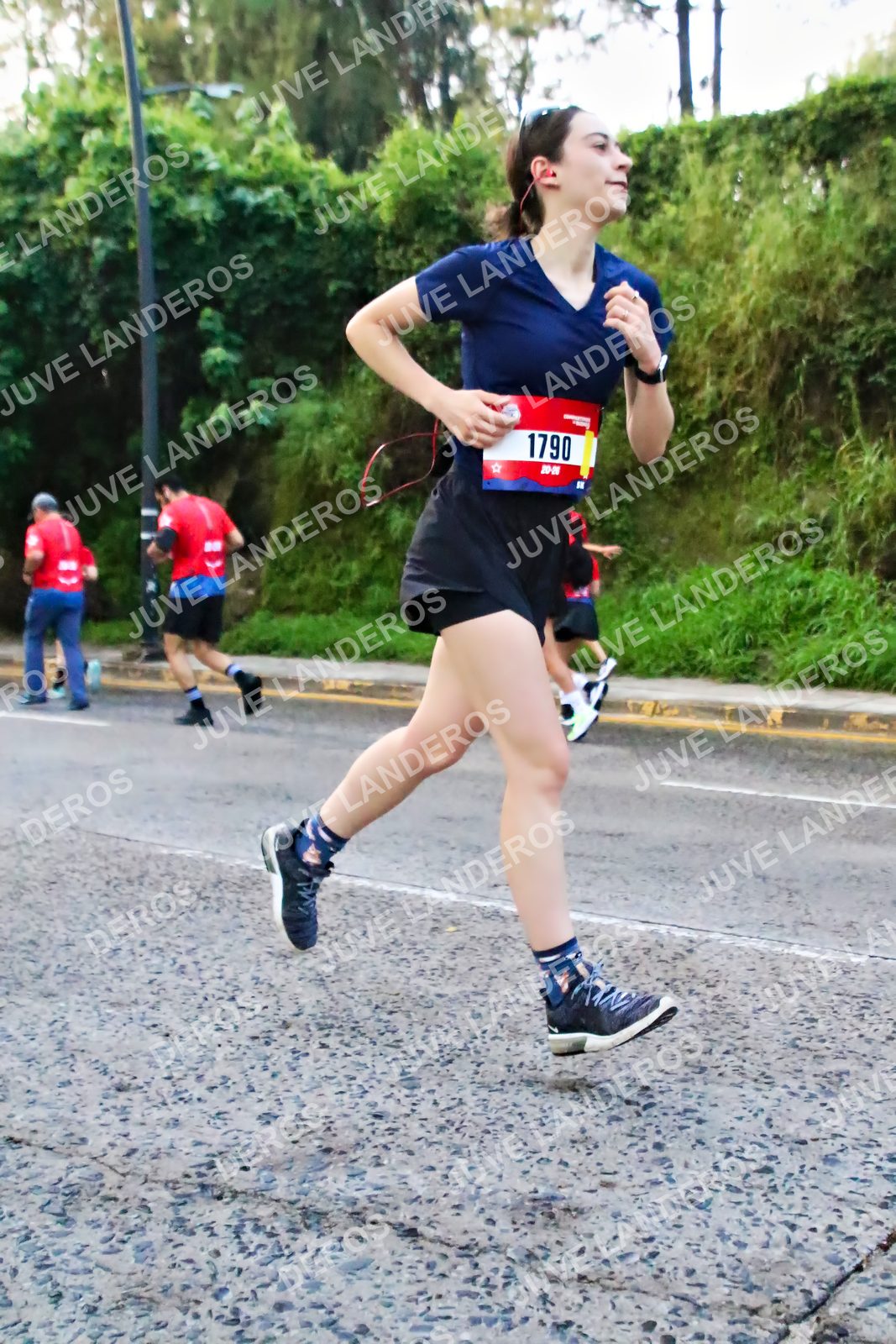 Foto de la CARRERA BIMBO GLOBAL RACE GUADALAJARA en Centro Comercial Andares, Blvd. Puerta de Hierro 4965, Zapopan a las 05:00 · dorsal 1790