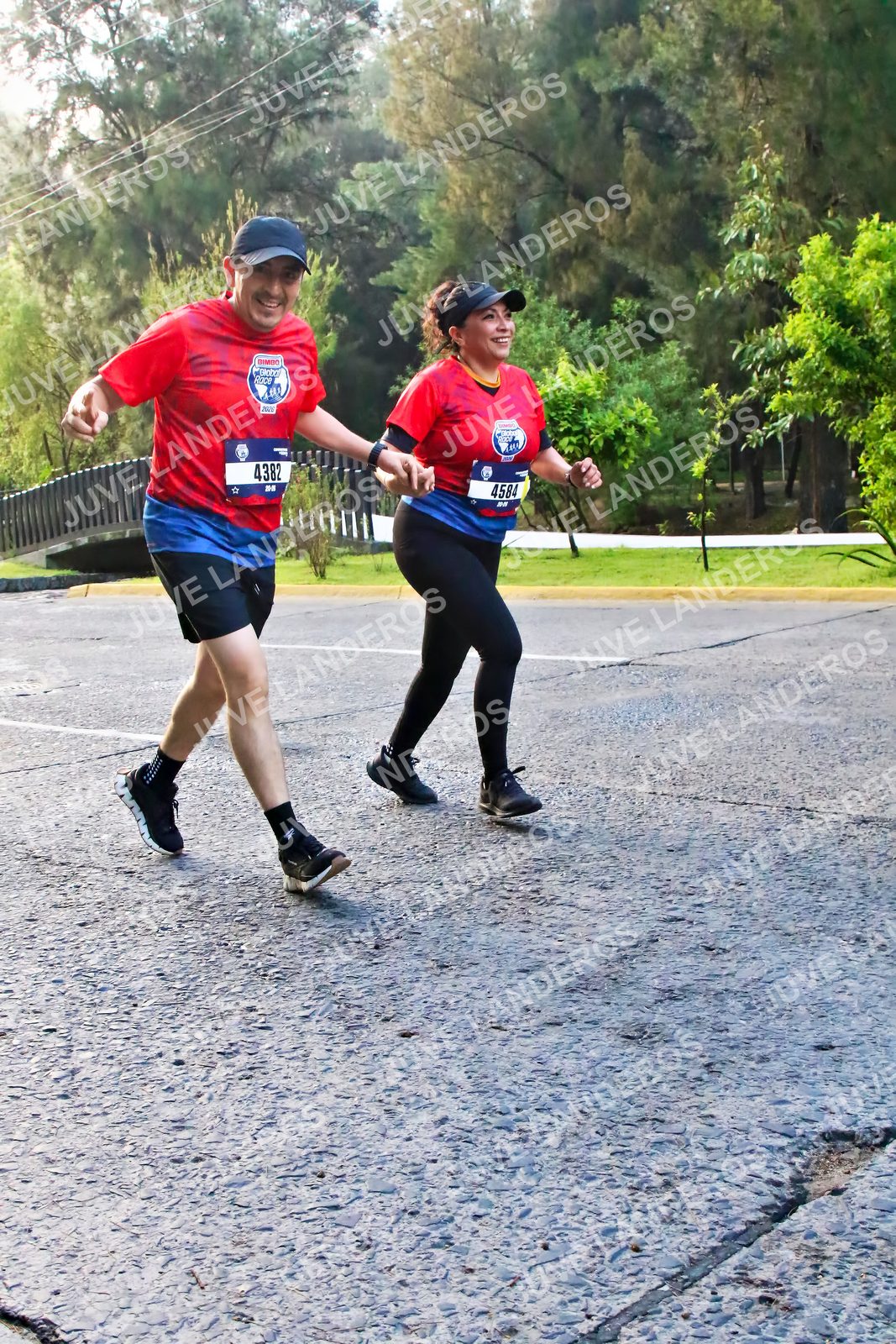 Foto de la CARRERA BIMBO GLOBAL RACE GUADALAJARA en Centro Comercial Andares, Blvd. Puerta de Hierro 4965, Zapopan a las 07:41 · dorsal 4382, 4584