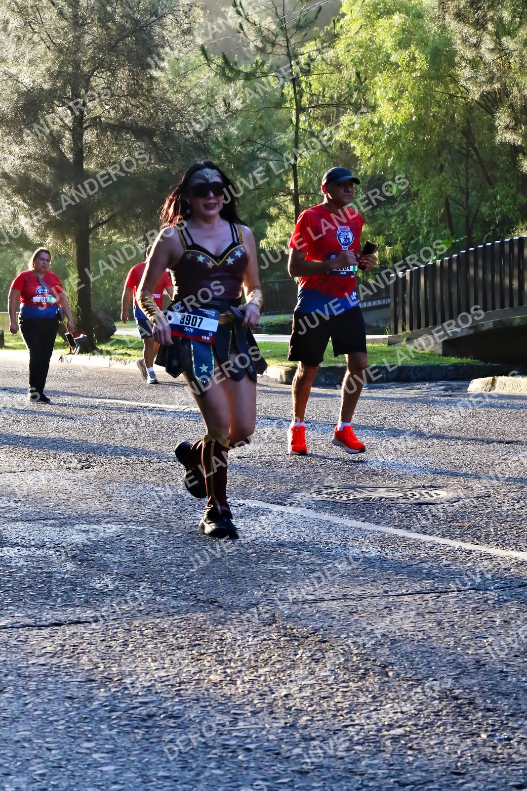 Foto de la CARRERA BIMBO GLOBAL RACE GUADALAJARA en Centro Comercial Andares, Blvd. Puerta de Hierro 4965, Zapopan a las 07:24 · dorsal 3907, 2881