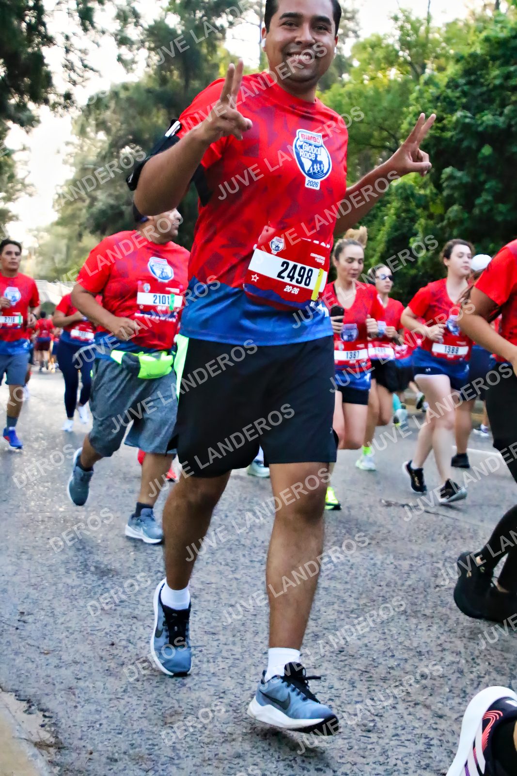 Foto de la CARRERA BIMBO GLOBAL RACE GUADALAJARA en Centro Comercial Andares, Blvd. Puerta de Hierro 4965, Zapopan a las 06:59 · dorsal 2498, 2101, 1388, 1387