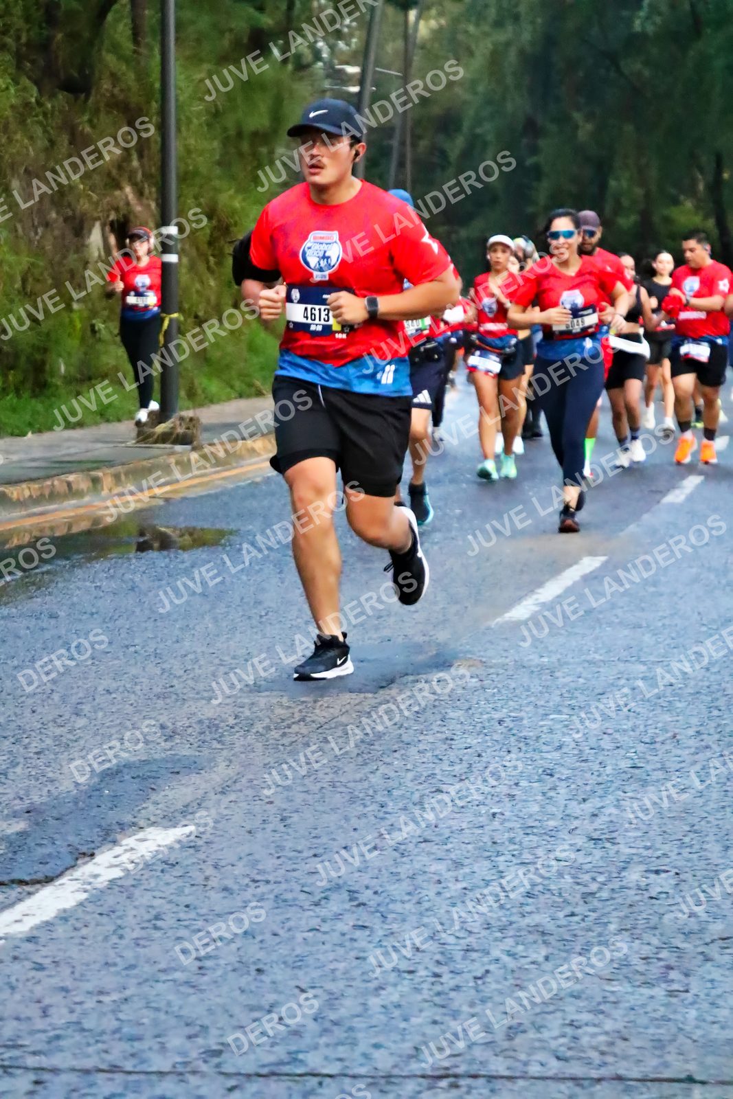 Foto de la CARRERA BIMBO GLOBAL RACE GUADALAJARA en Centro Comercial Andares, Blvd. Puerta de Hierro 4965, Zapopan a las 04:51 · dorsal 4613