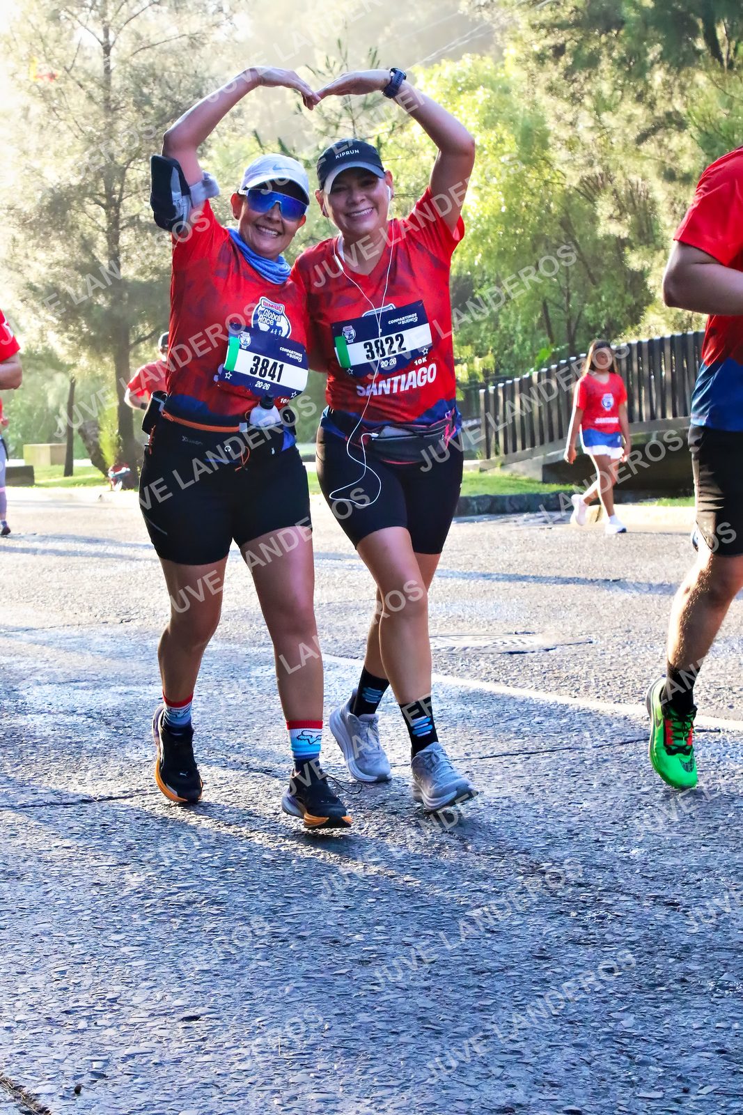 Foto de la CARRERA BIMBO GLOBAL RACE GUADALAJARA en Centro Comercial Andares, Blvd. Puerta de Hierro 4965, Zapopan a las 07:26 · dorsal 3841, 3822