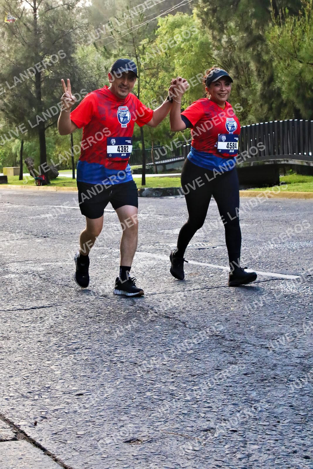 Foto de la CARRERA BIMBO GLOBAL RACE GUADALAJARA en Centro Comercial Andares, Blvd. Puerta de Hierro 4965, Zapopan a las 07:41 · dorsal 4382, 4584